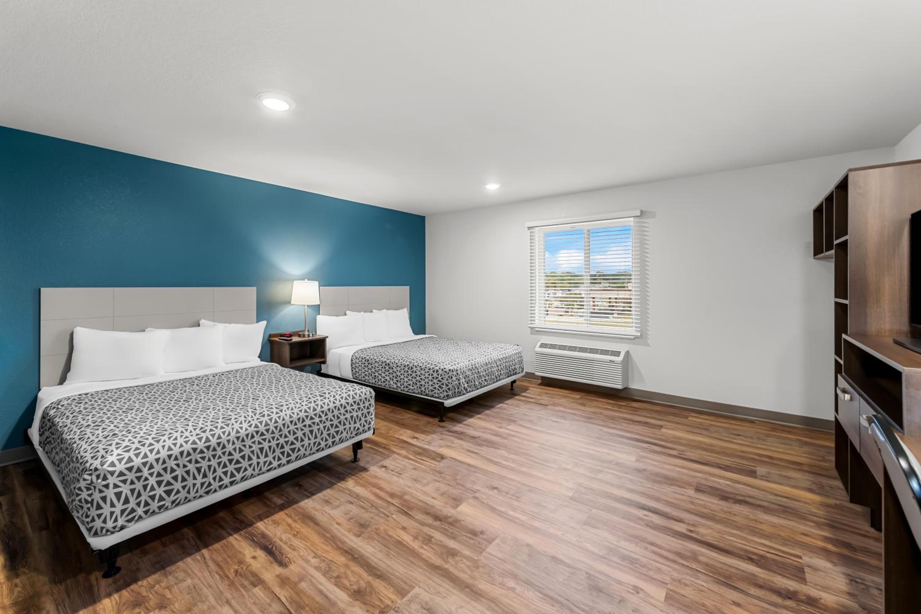 Kansas City Vacations - WoodSpring Suites Kansas City Airport - Property Image 5