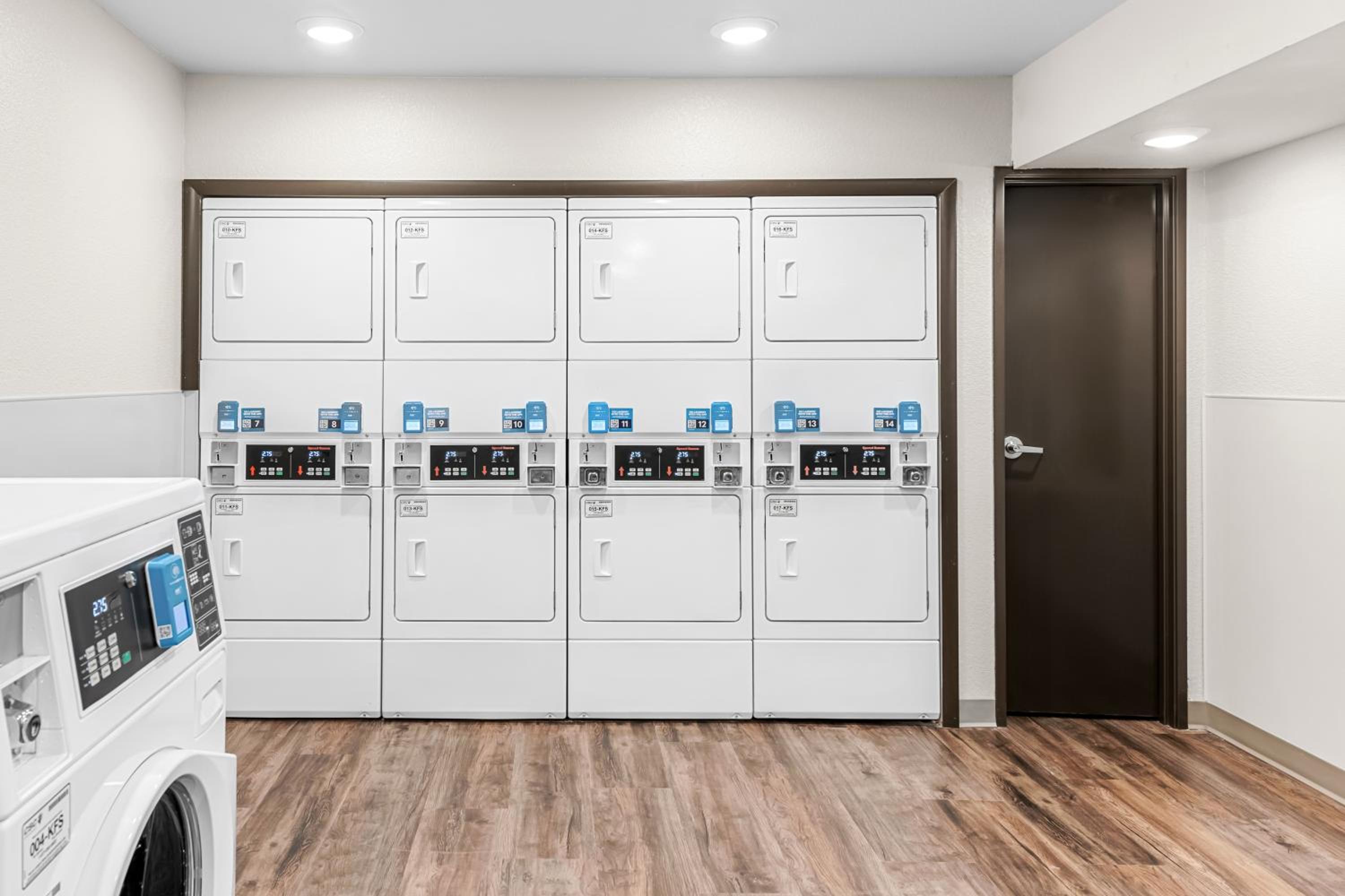 Kansas City Vacations - WoodSpring Suites Kansas City Airport - Property Image 6