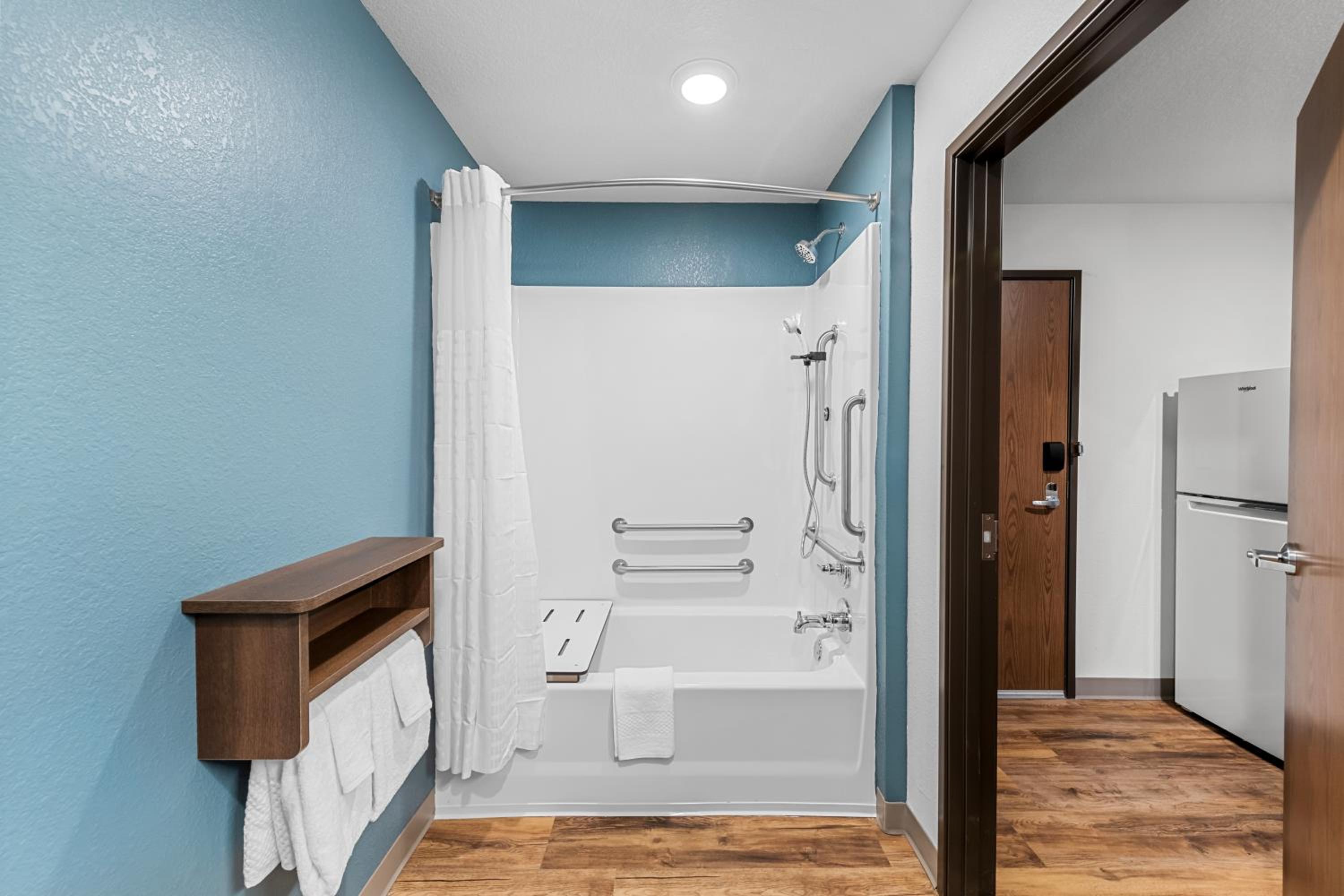 Kansas City Vacations - WoodSpring Suites Kansas City Airport - Property Image 11