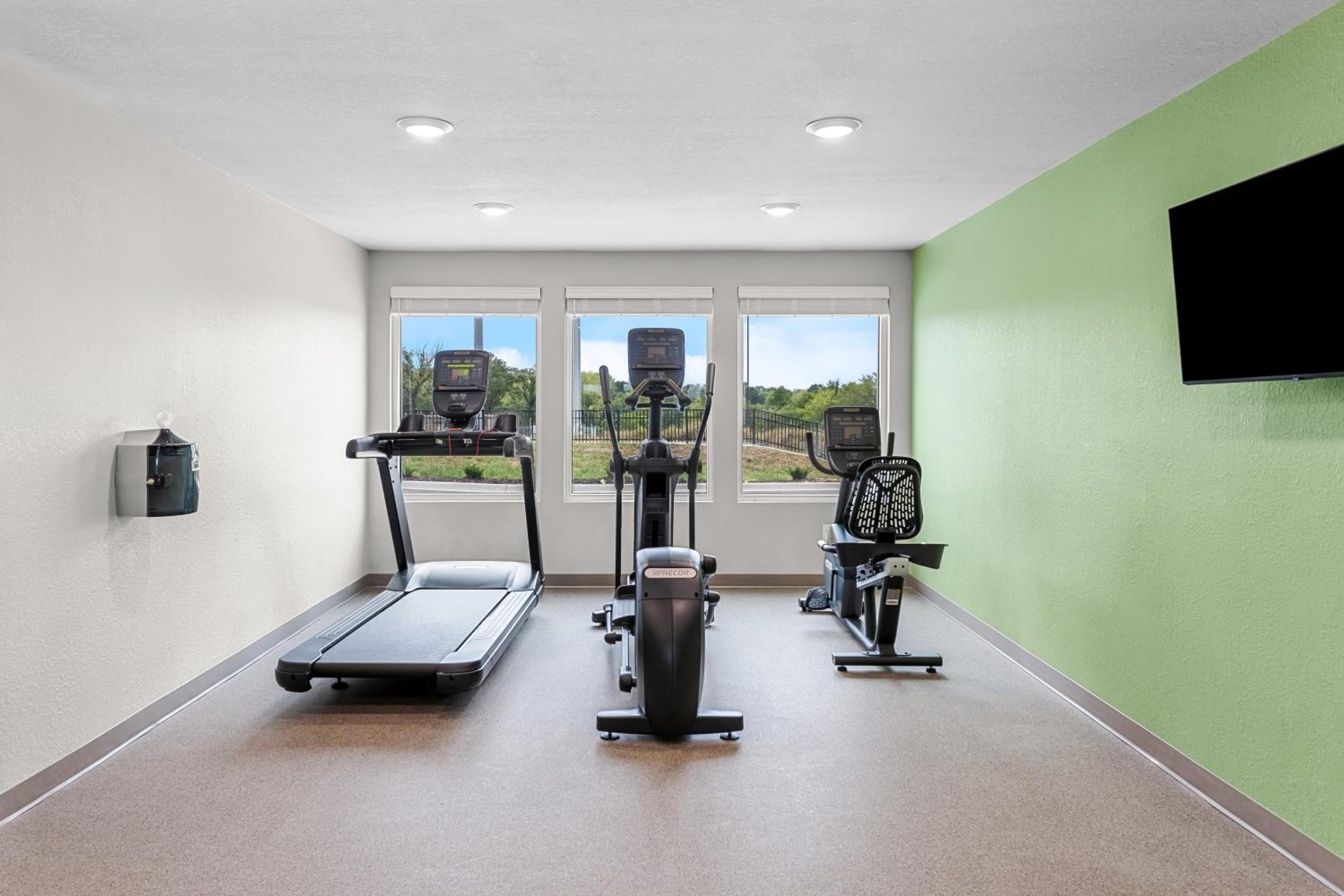 Kansas City Vacations - WoodSpring Suites Kansas City Airport - Property Image 9