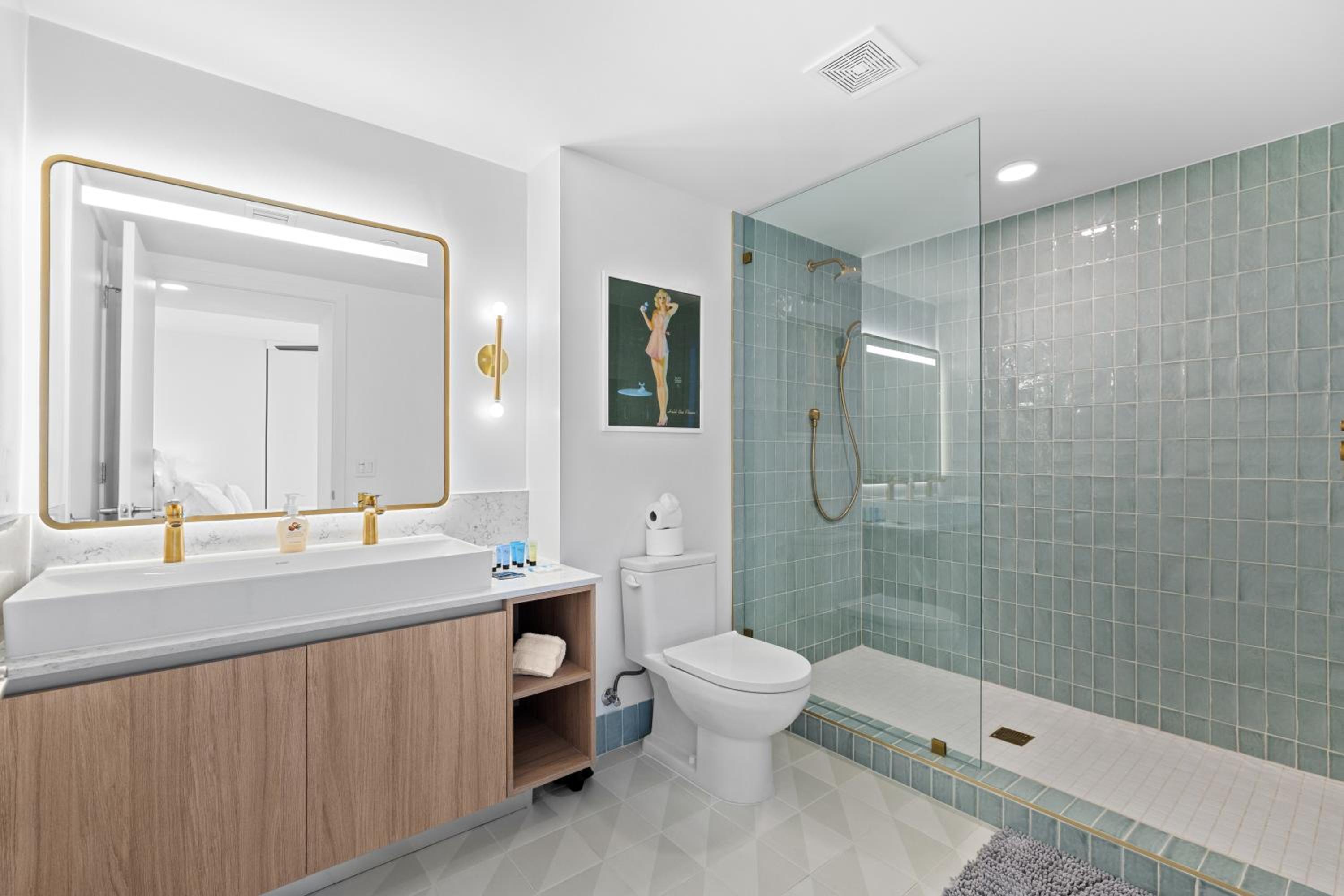 Luxury 45th-Floor Condo with Stunning City Views