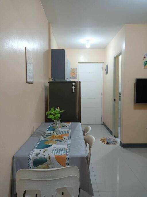 5mins walk to SM with wifi netflix view 5