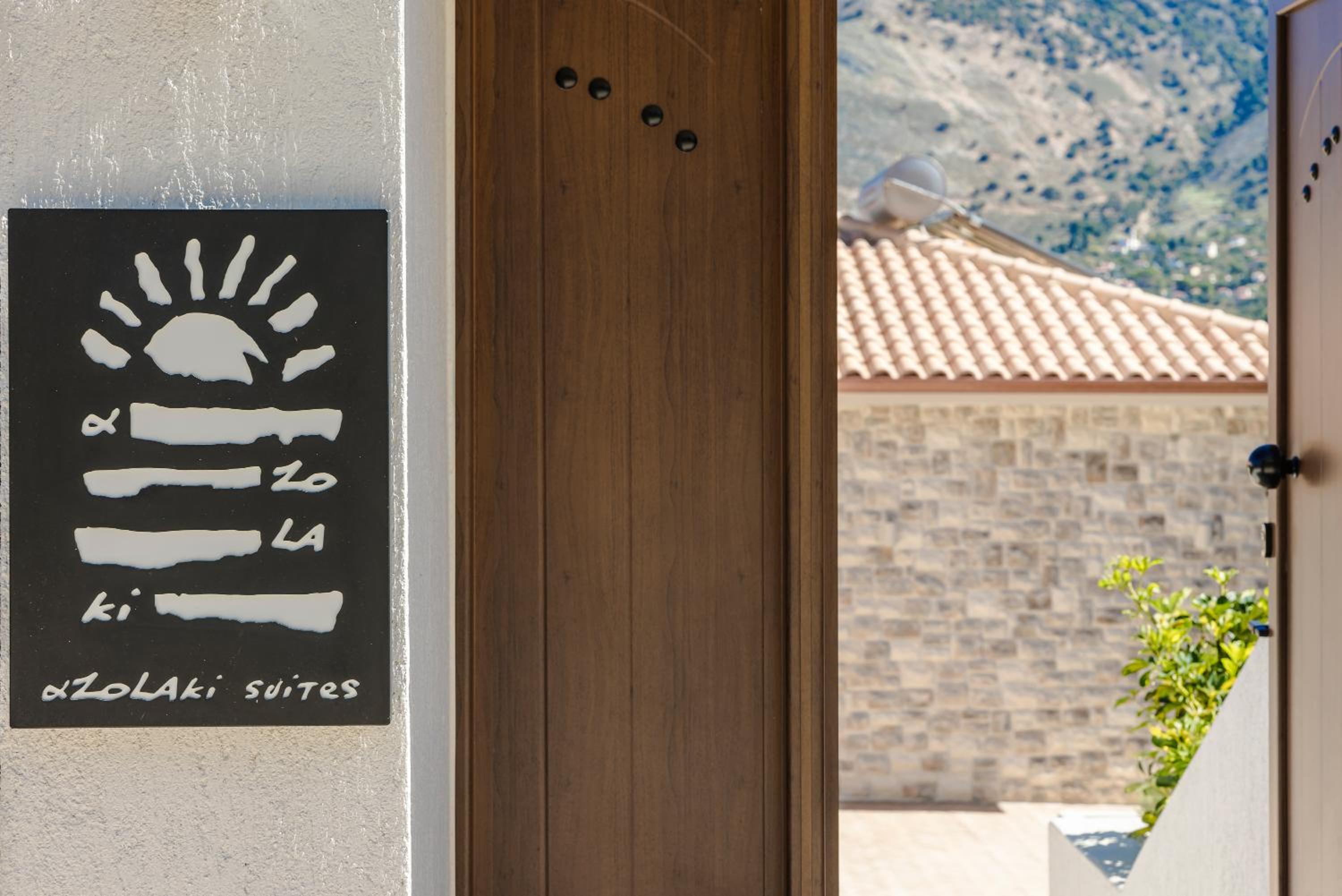 aZOLAki Suites