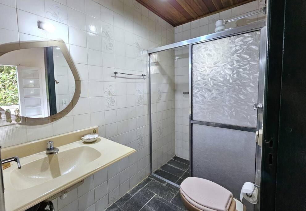 Casa com piscina a 500m da Praia Brava - Ubatuba