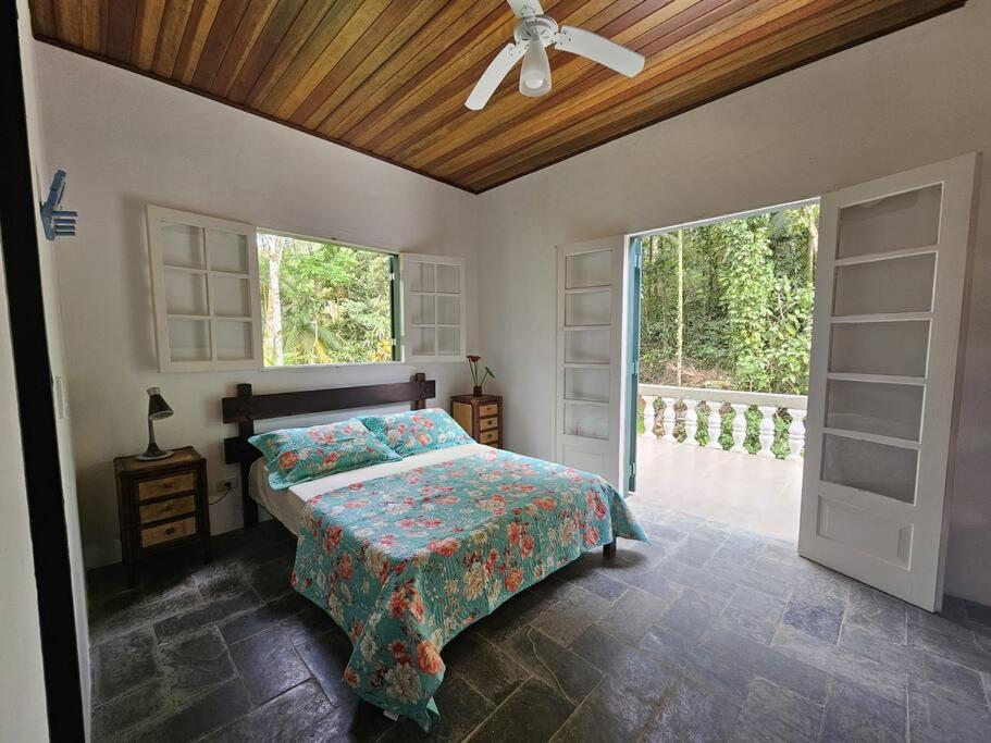 Casa com piscina a 500m da Praia Brava - Ubatuba
