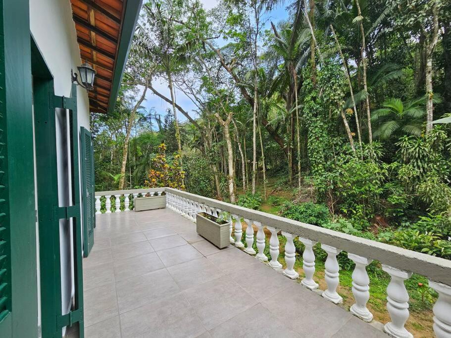 Casa com piscina a 500m da Praia Brava - Ubatuba