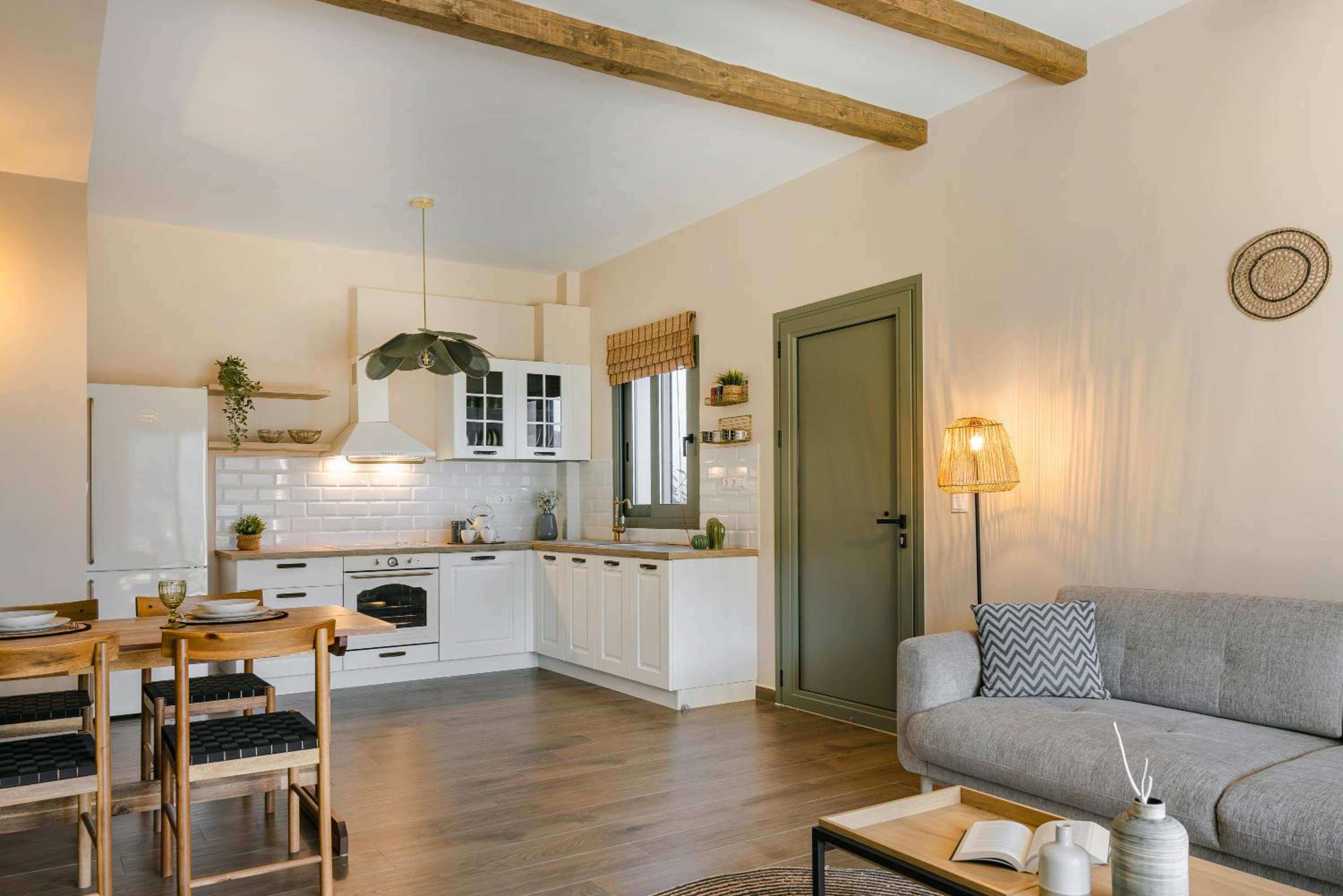 aZOLAki Suites
