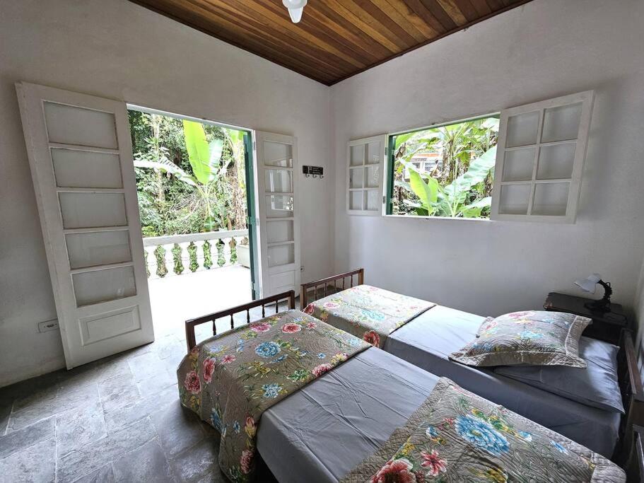 Casa com piscina a 500m da Praia Brava - Ubatuba