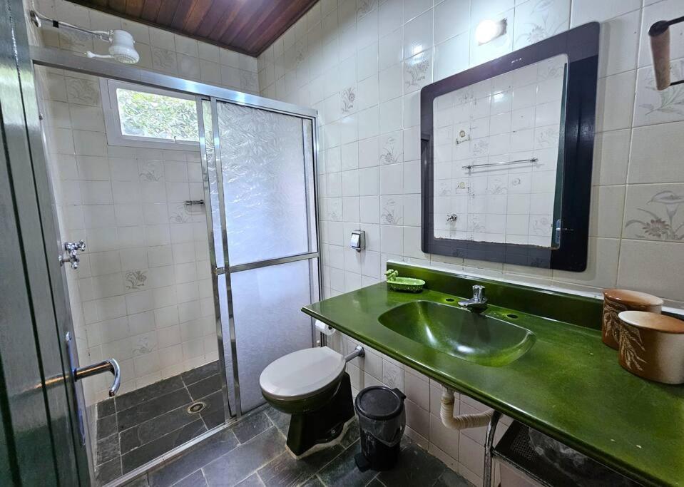 Casa com piscina a 500m da Praia Brava - Ubatuba