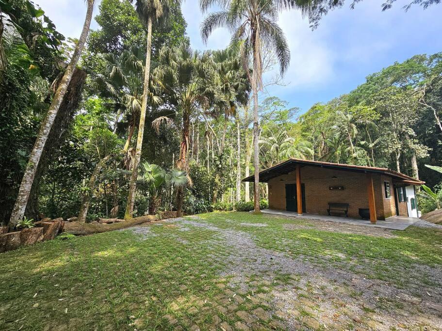 Casa com piscina a 500m da Praia Brava - Ubatuba