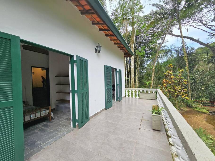 Casa com piscina a 500m da Praia Brava - Ubatuba