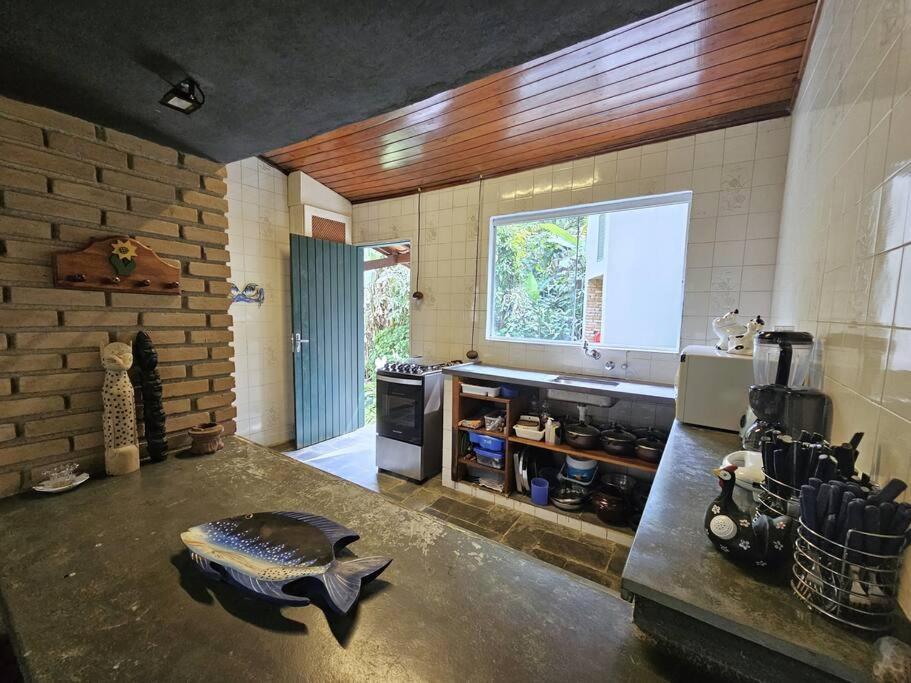 Casa com piscina a 500m da Praia Brava - Ubatuba