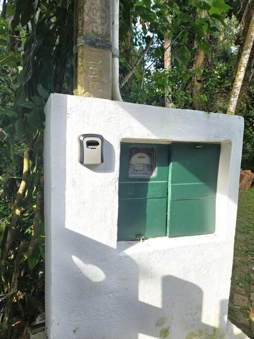 Casa com piscina a 500m da Praia Brava - Ubatuba