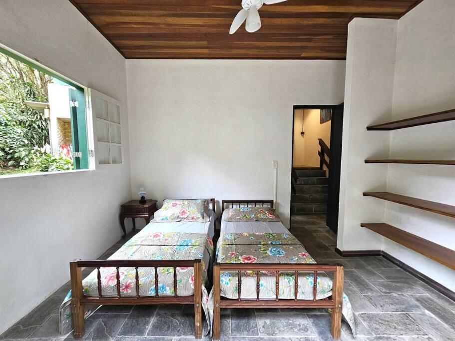 Casa com piscina a 500m da Praia Brava - Ubatuba