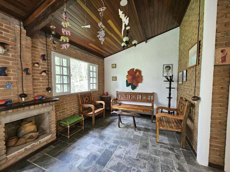Casa com piscina a 500m da Praia Brava - Ubatuba