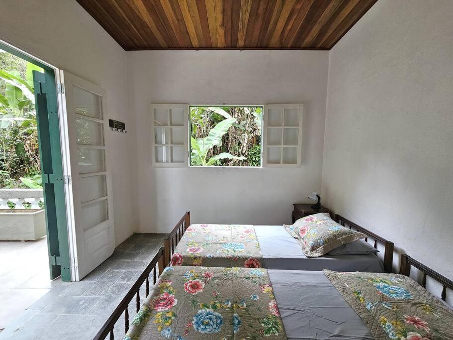 Casa com piscina a 500m da Praia Brava - Ubatuba