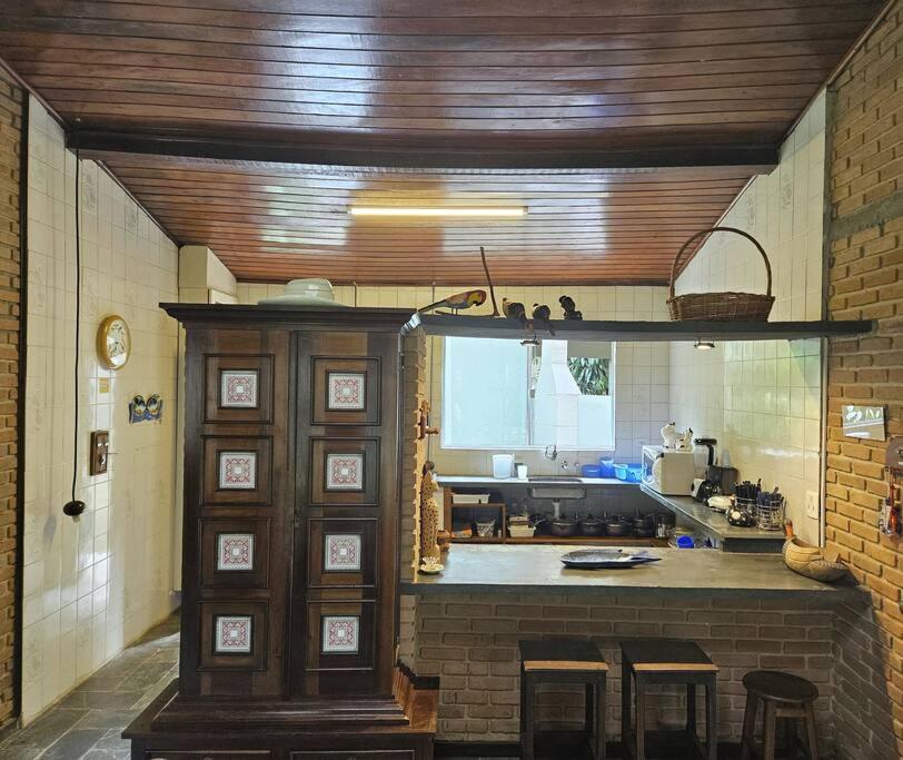 Casa com piscina a 500m da Praia Brava - Ubatuba