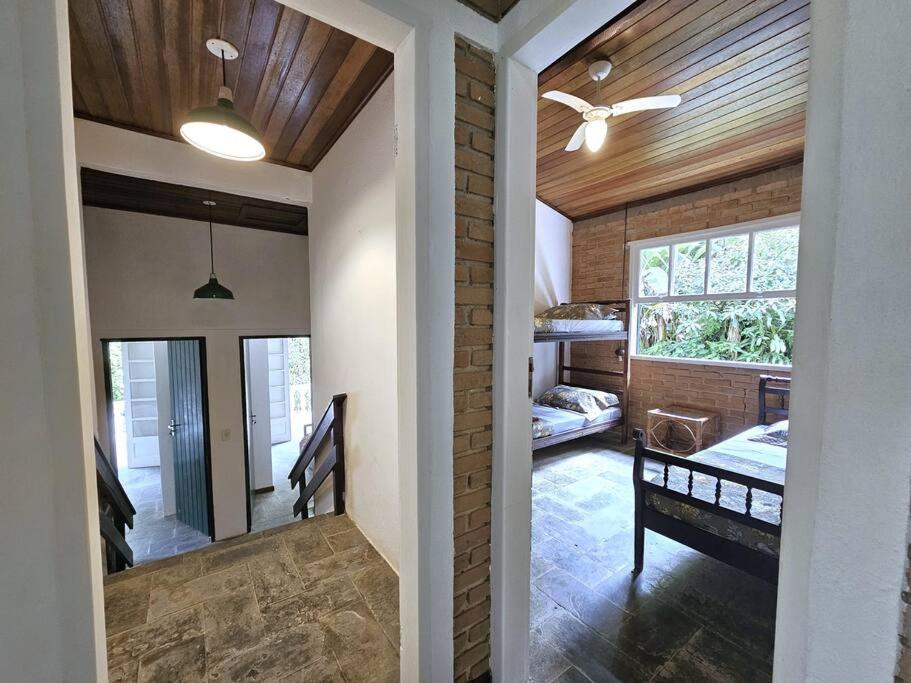 Casa com piscina a 500m da Praia Brava - Ubatuba