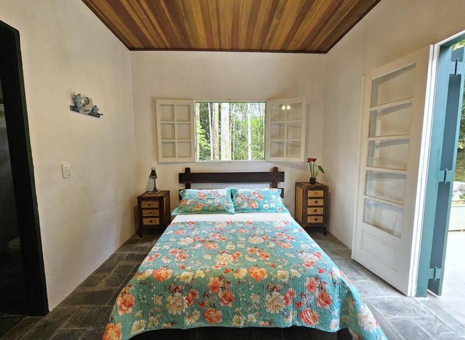 Casa com piscina a 500m da Praia Brava - Ubatuba