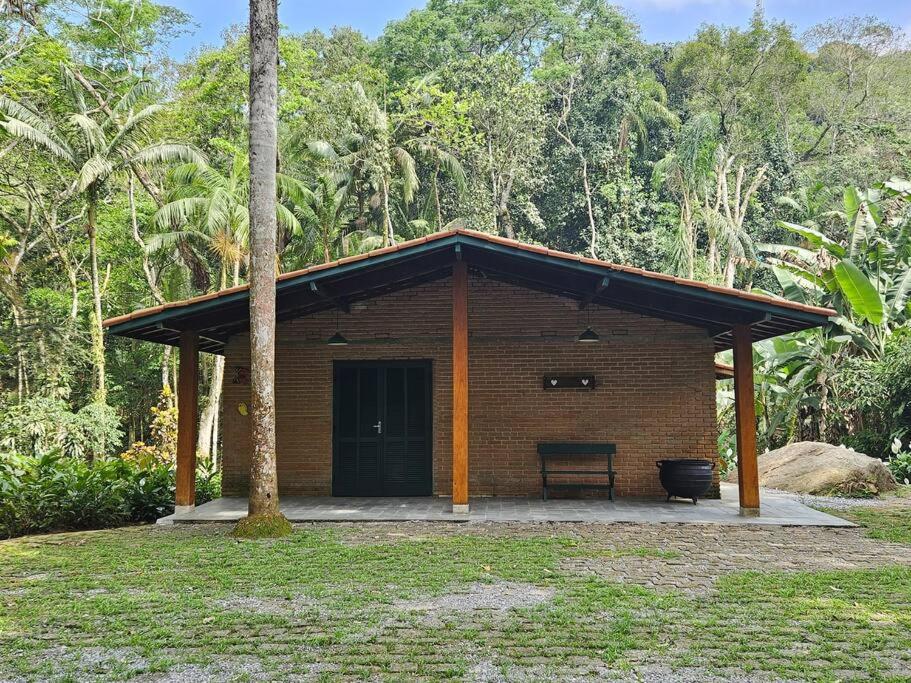 Casa com piscina a 500m da Praia Brava - Ubatuba