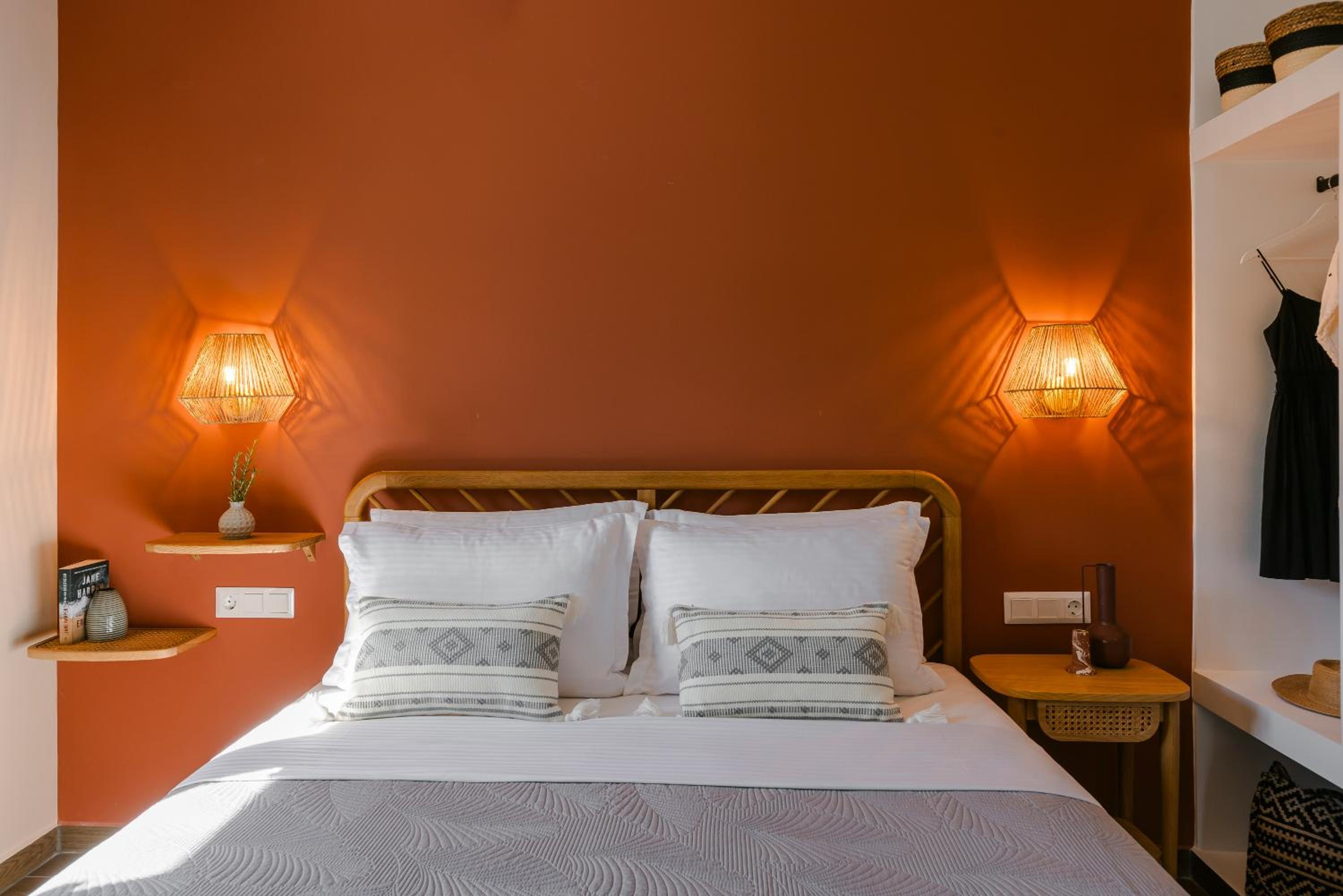 aZOLAki Suites