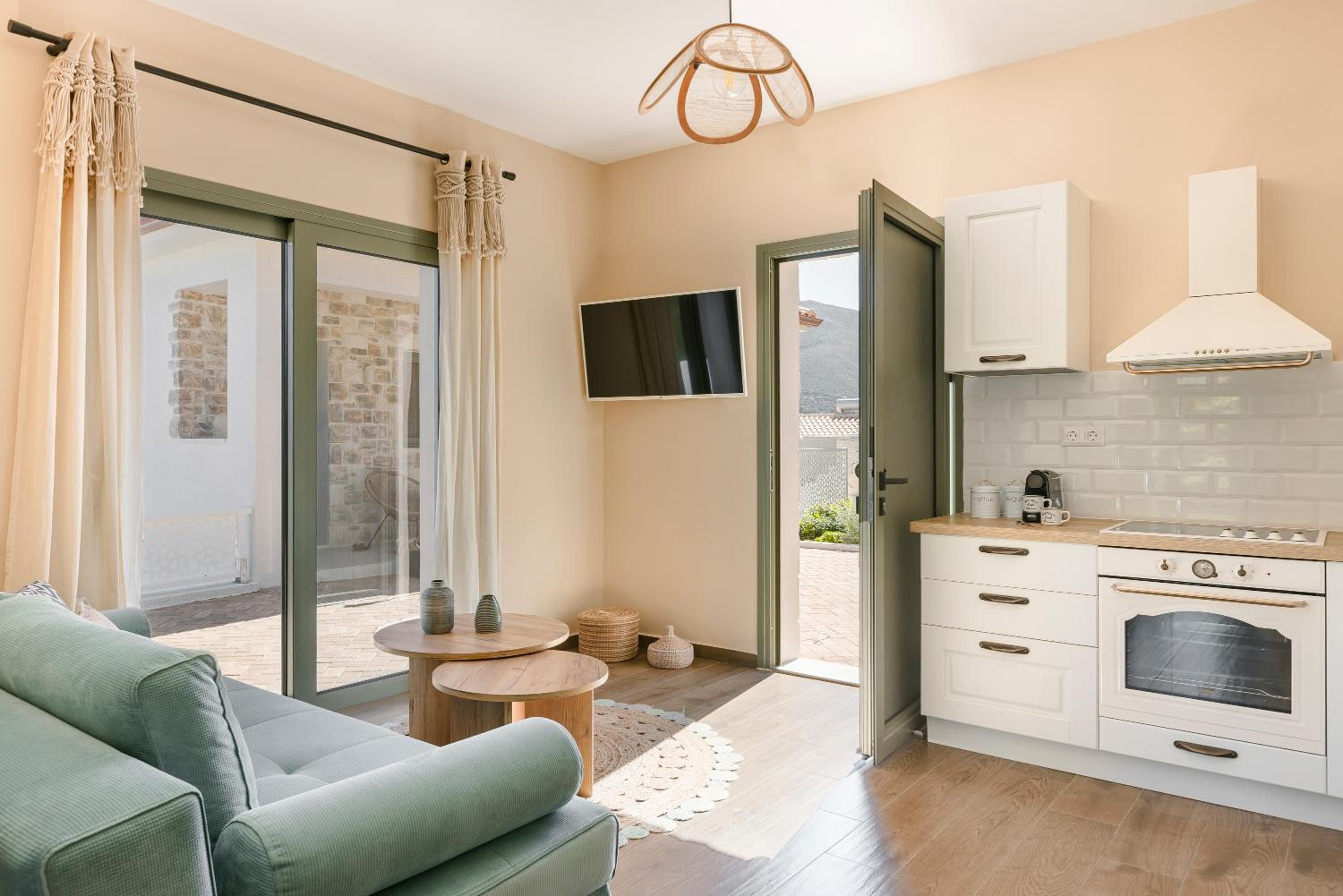 aZOLAki Suites