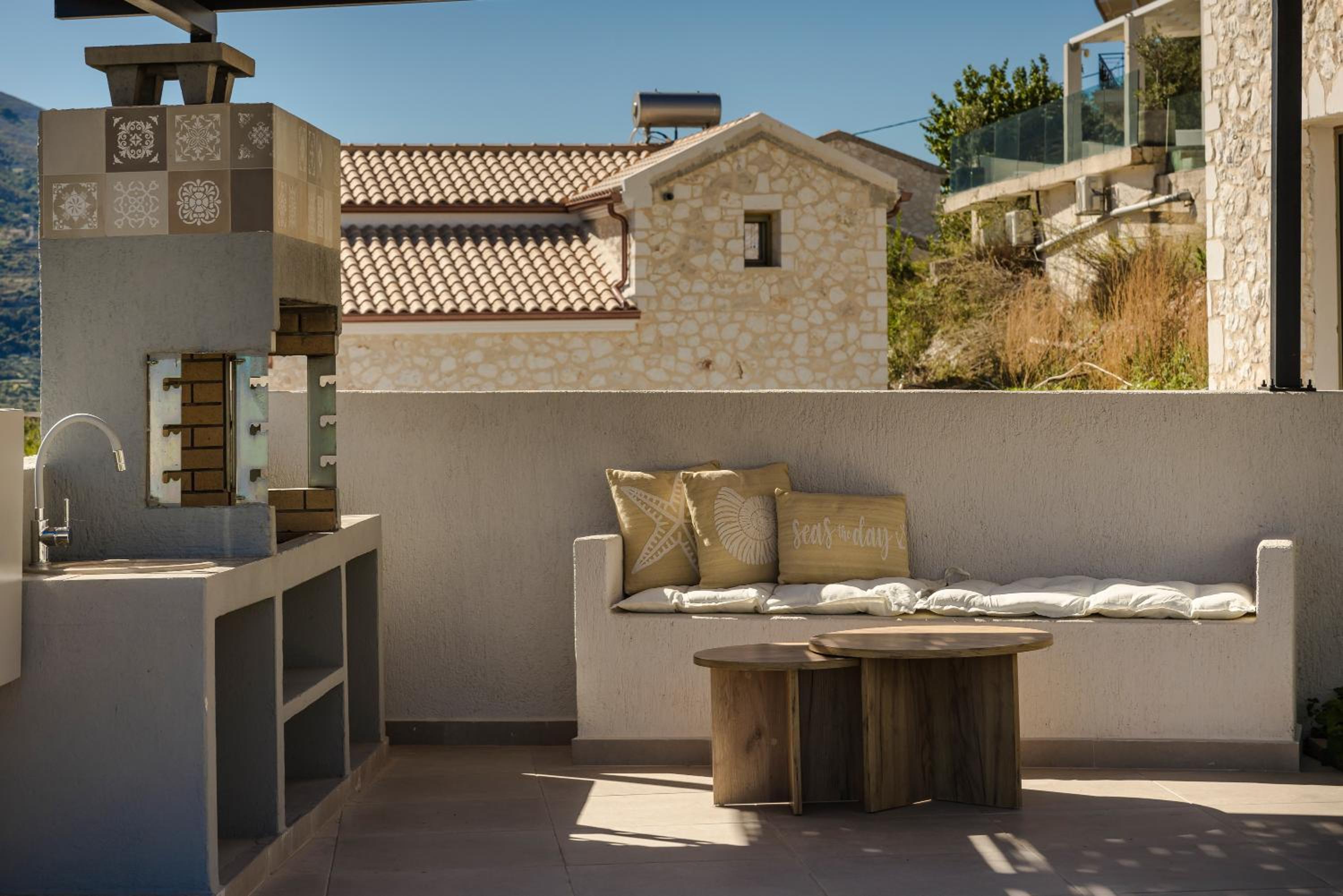 aZOLAki Suites