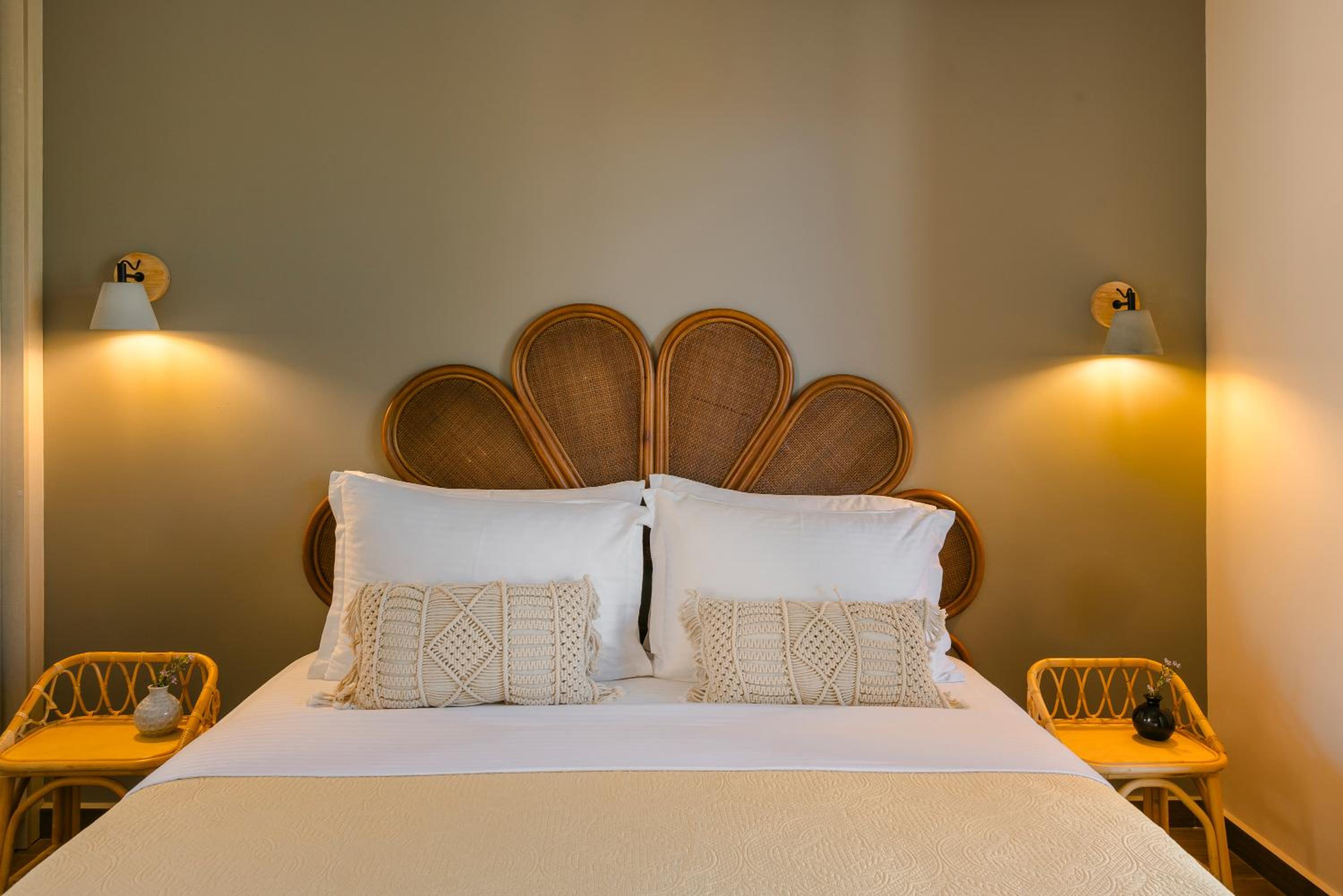 aZOLAki Suites