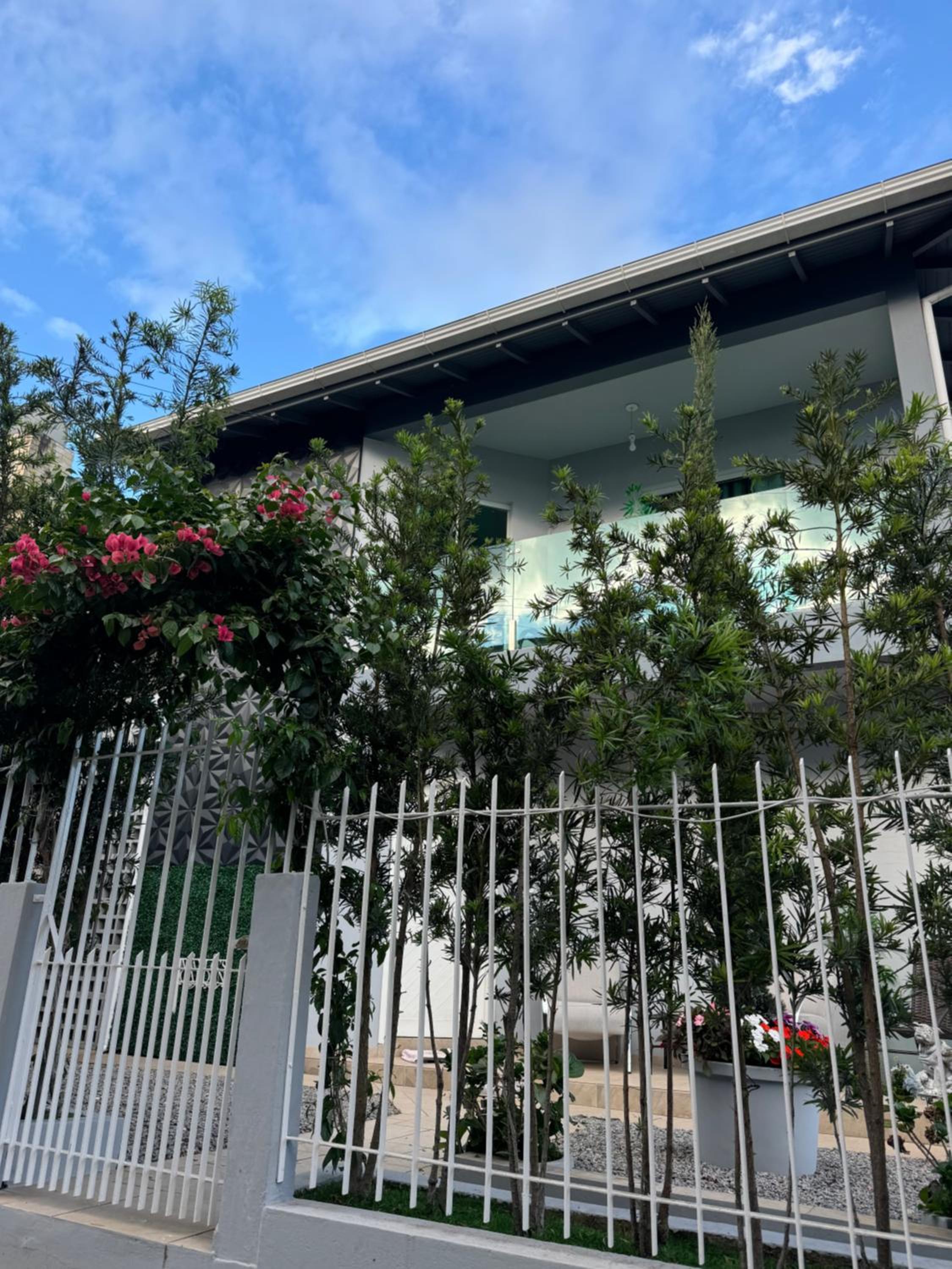 Suíte Grande com AR, TV e sacada em Florianópolis