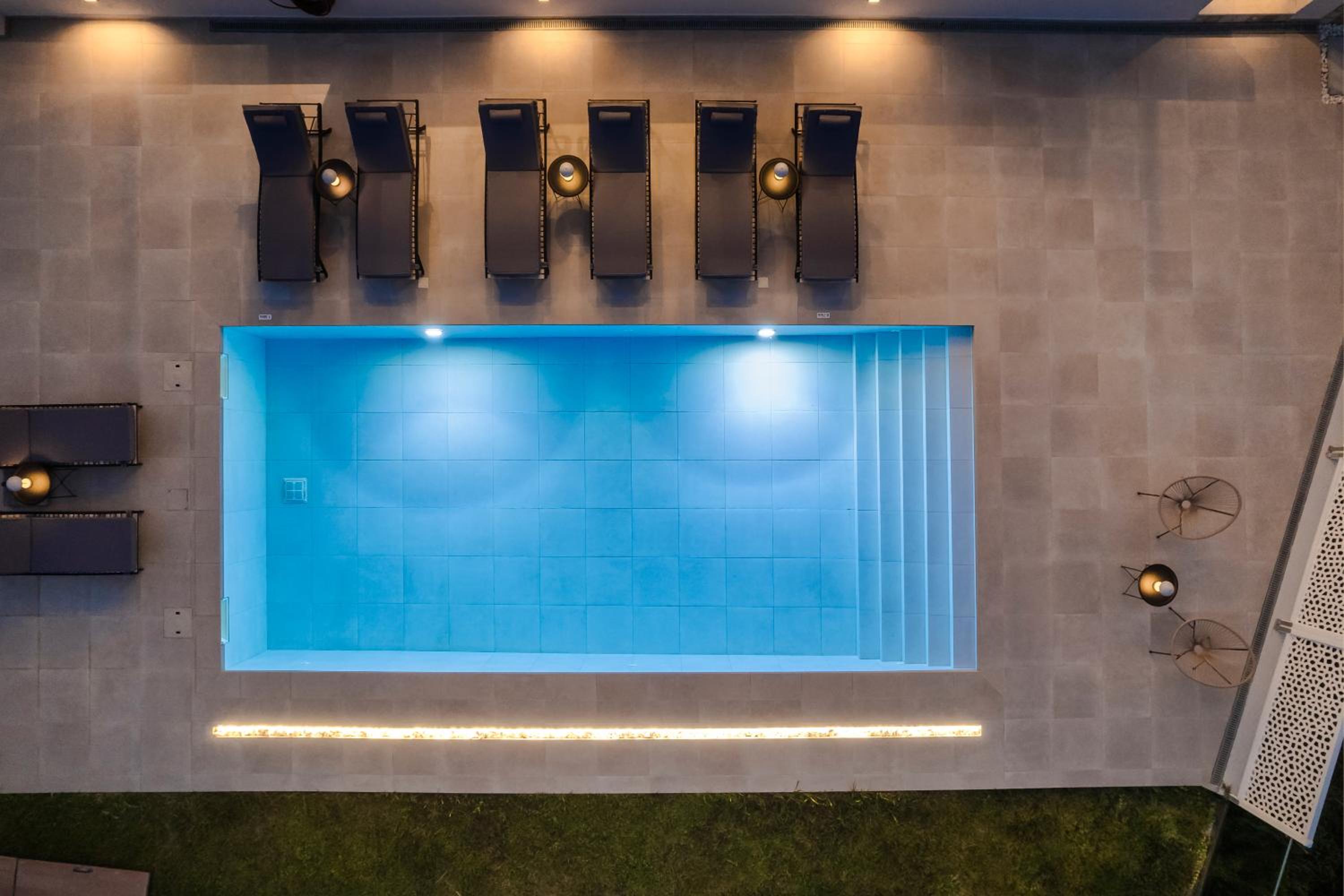 aZOLAki Suites