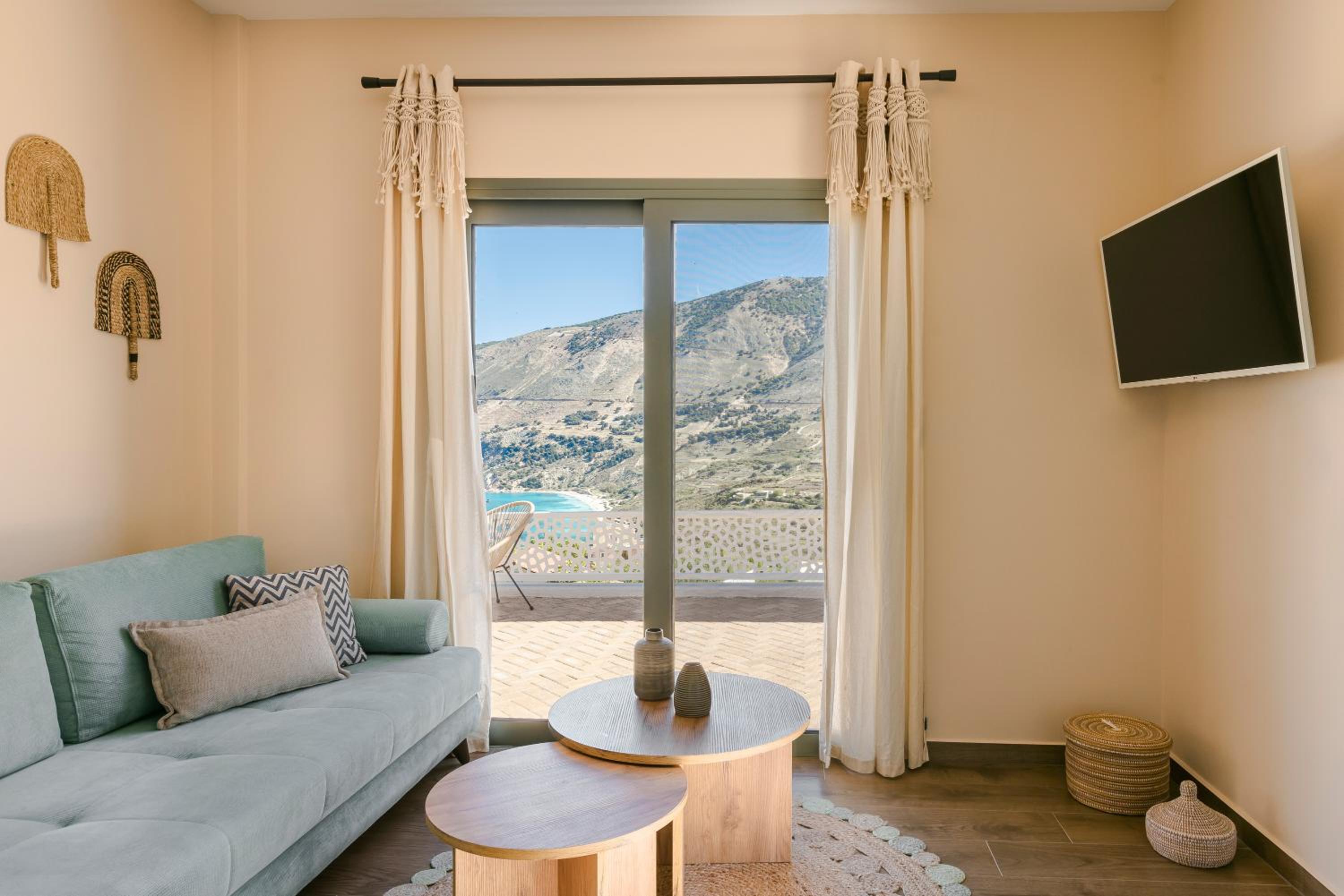 aZOLAki Suites