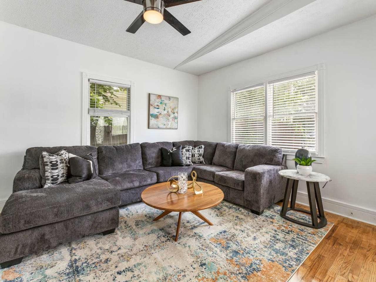 Spacious Home Near Zoo Atlanta l Sleeps 12 Includ view 4