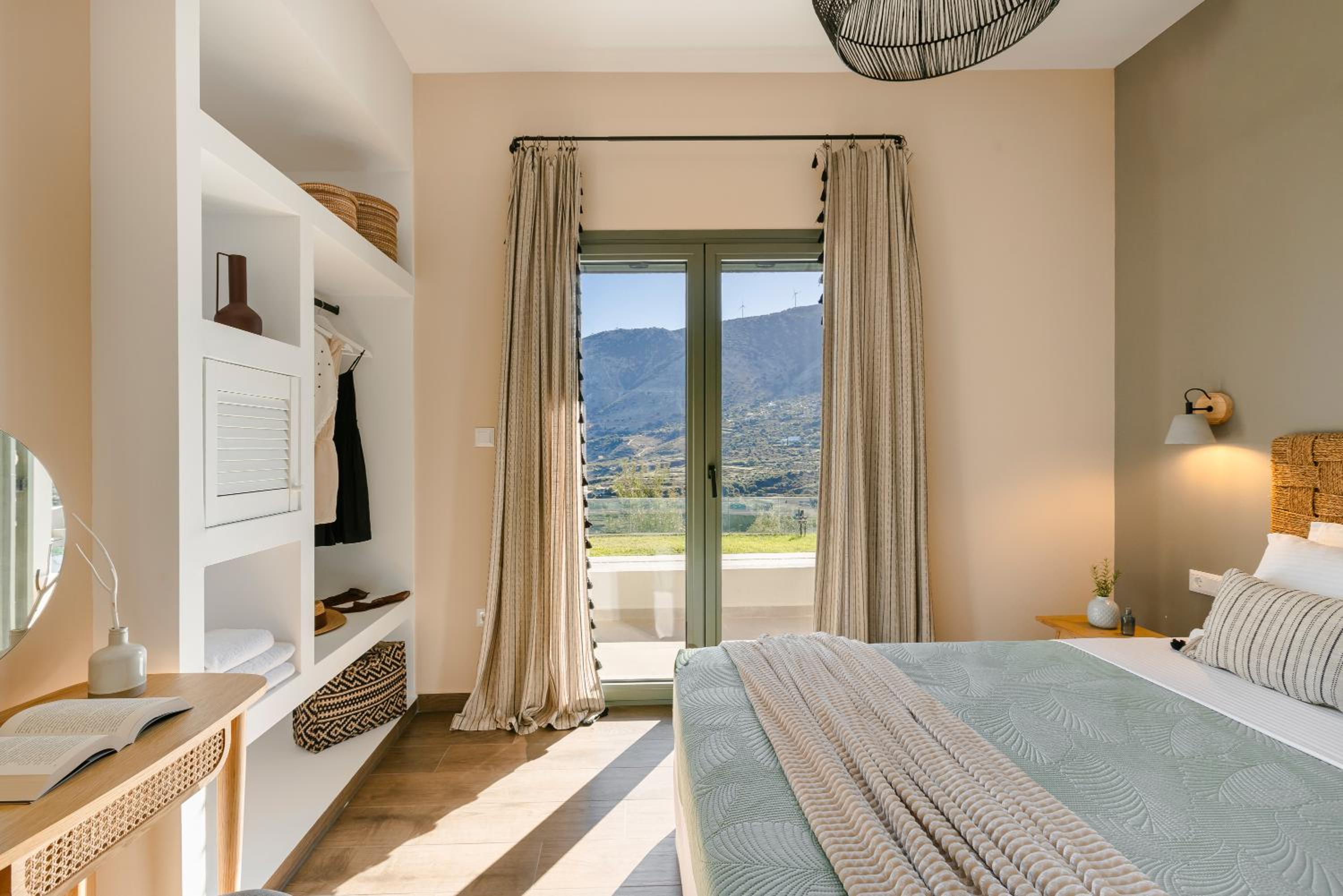 aZOLAki Suites