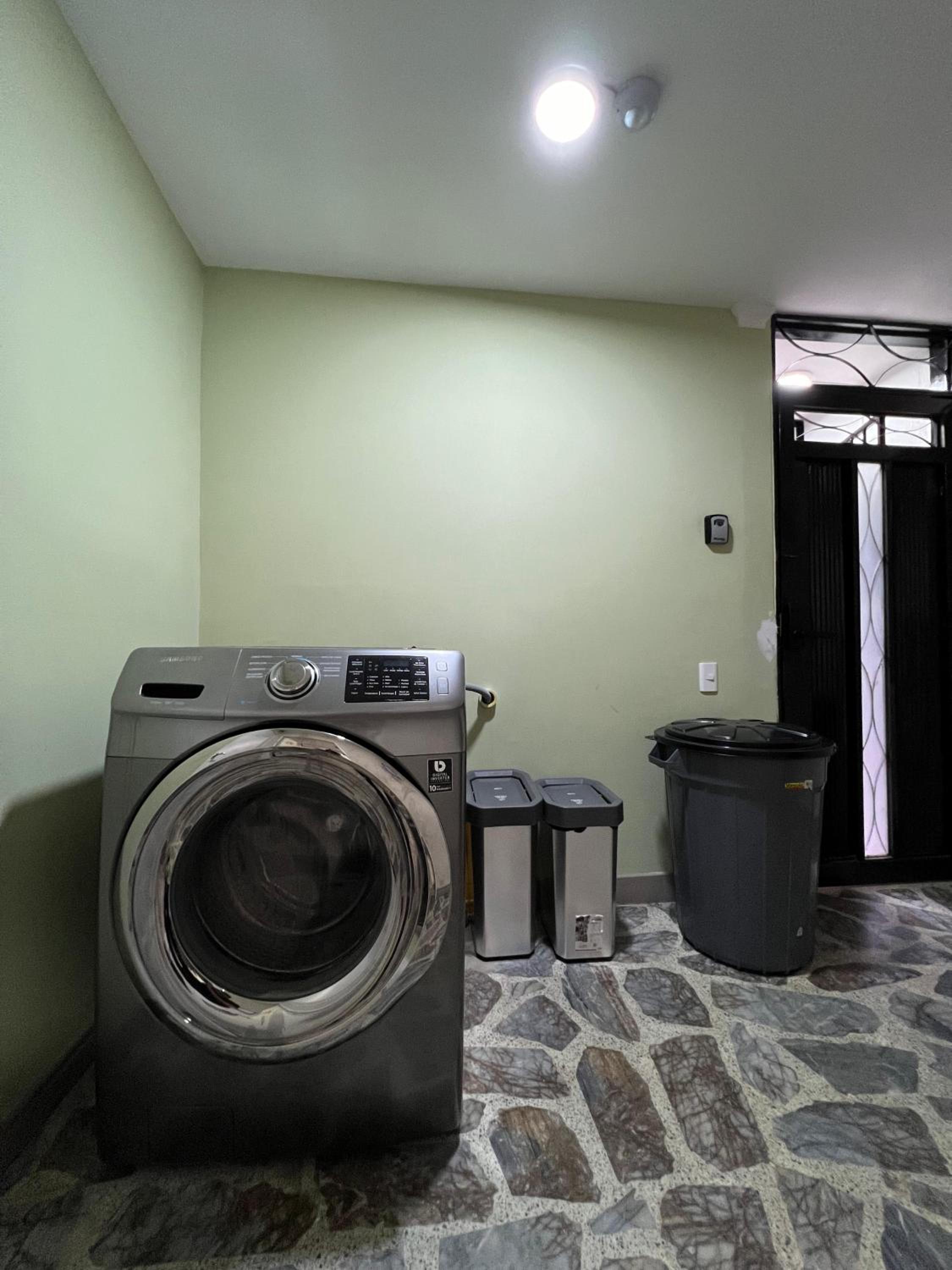 Cómodo aparta suite en zona Poblado Medellín M101 By Roots Rentals