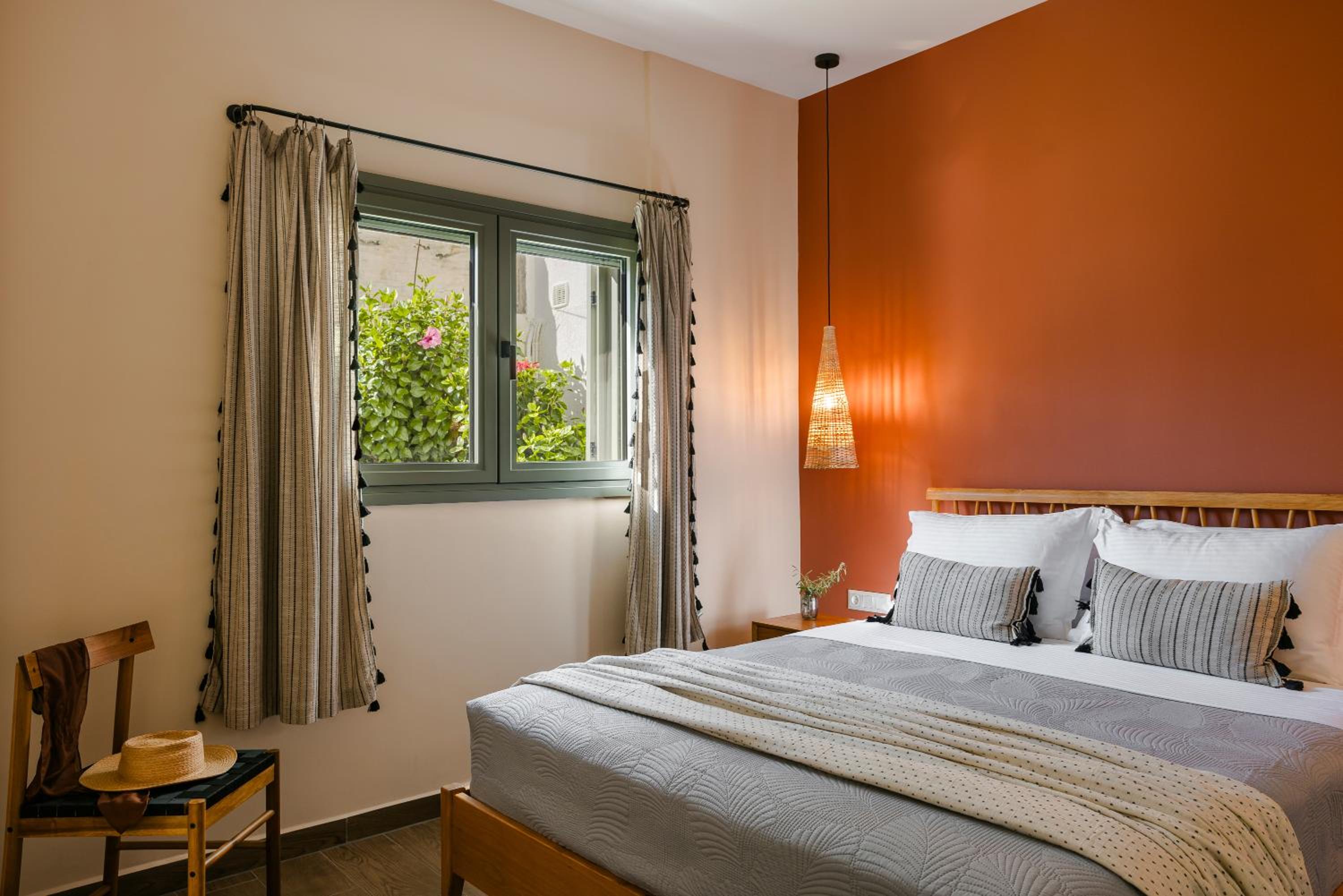 aZOLAki Suites