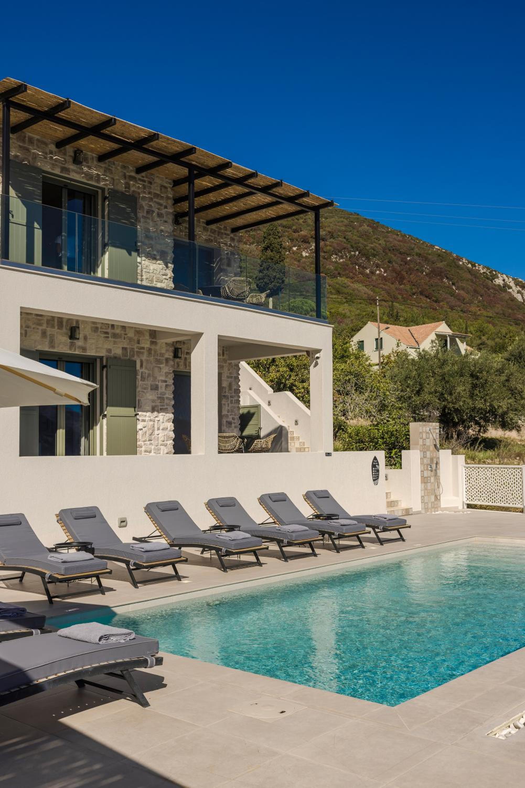 aZOLAki Suites