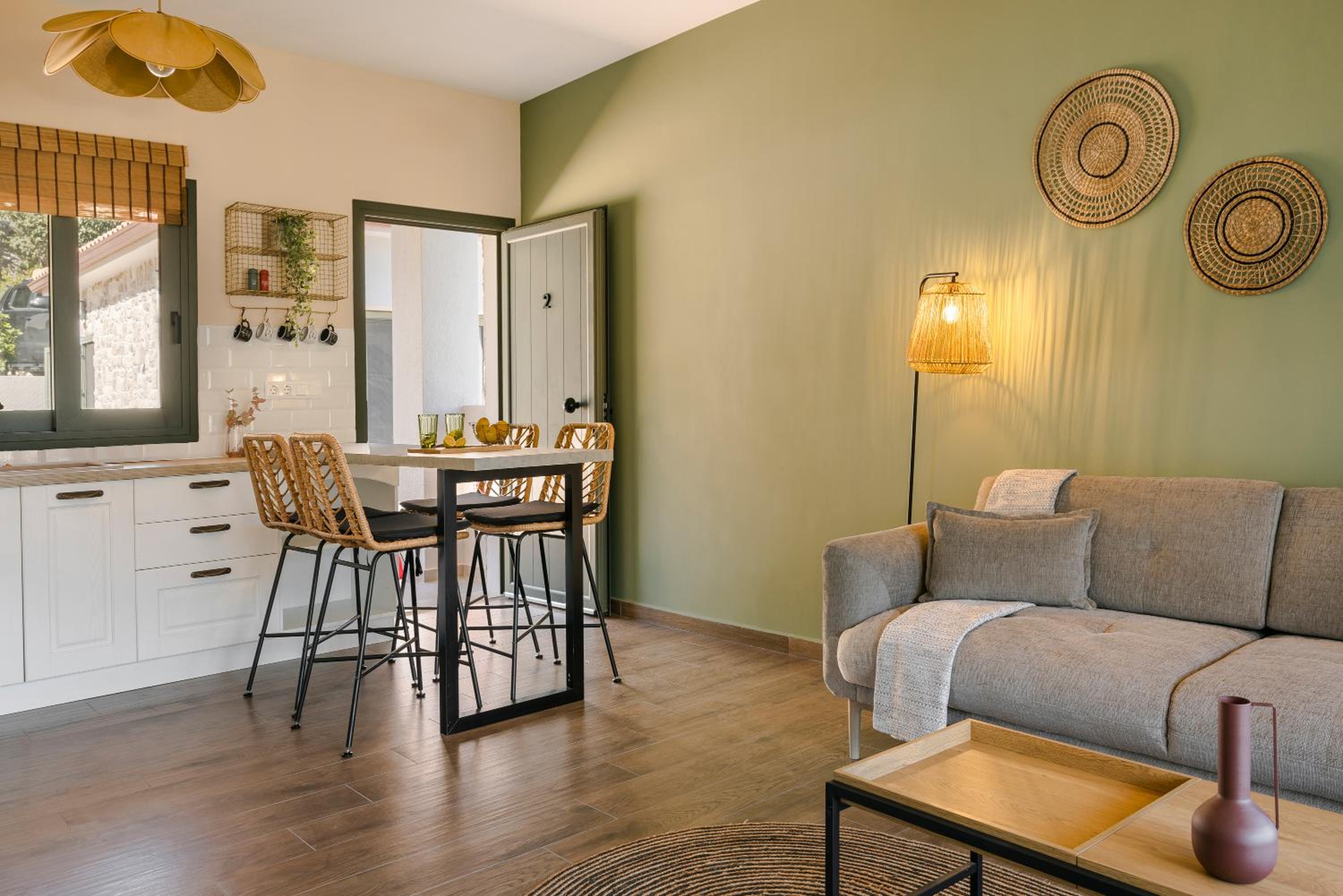 aZOLAki Suites