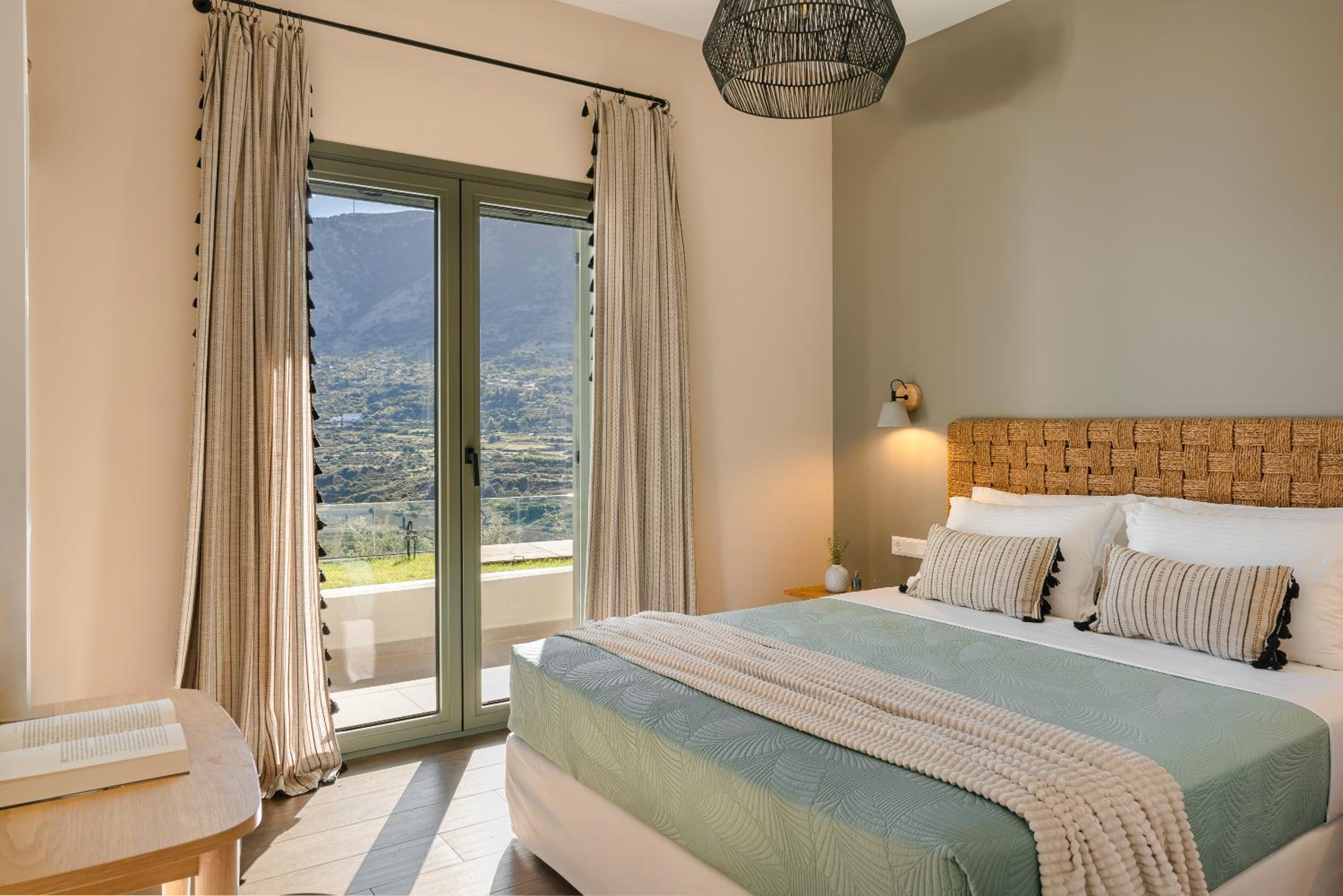 aZOLAki Suites