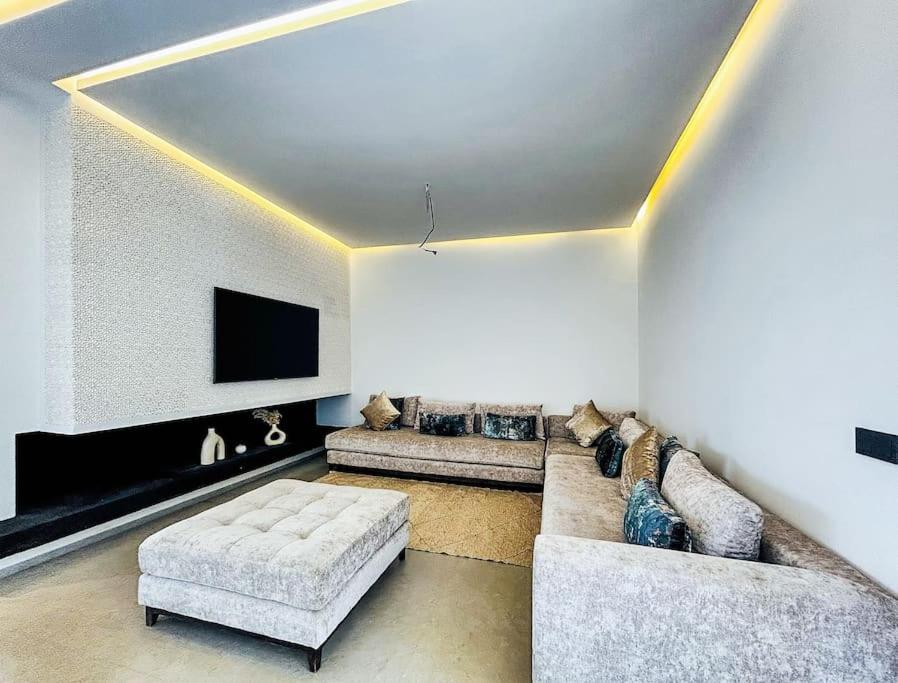 Luxury 4BR Villa With Pool, Amelkis view 5