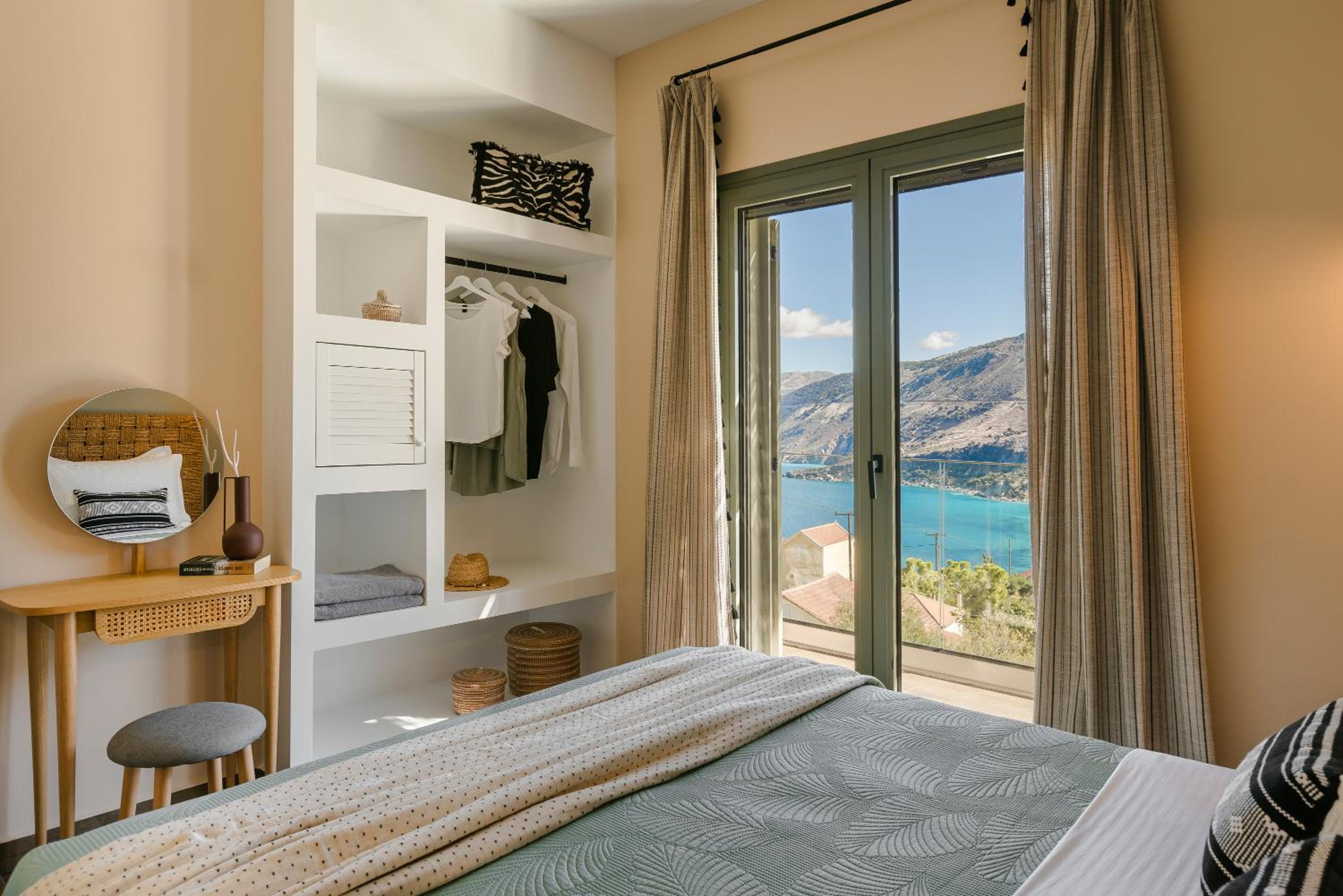 aZOLAki Suites