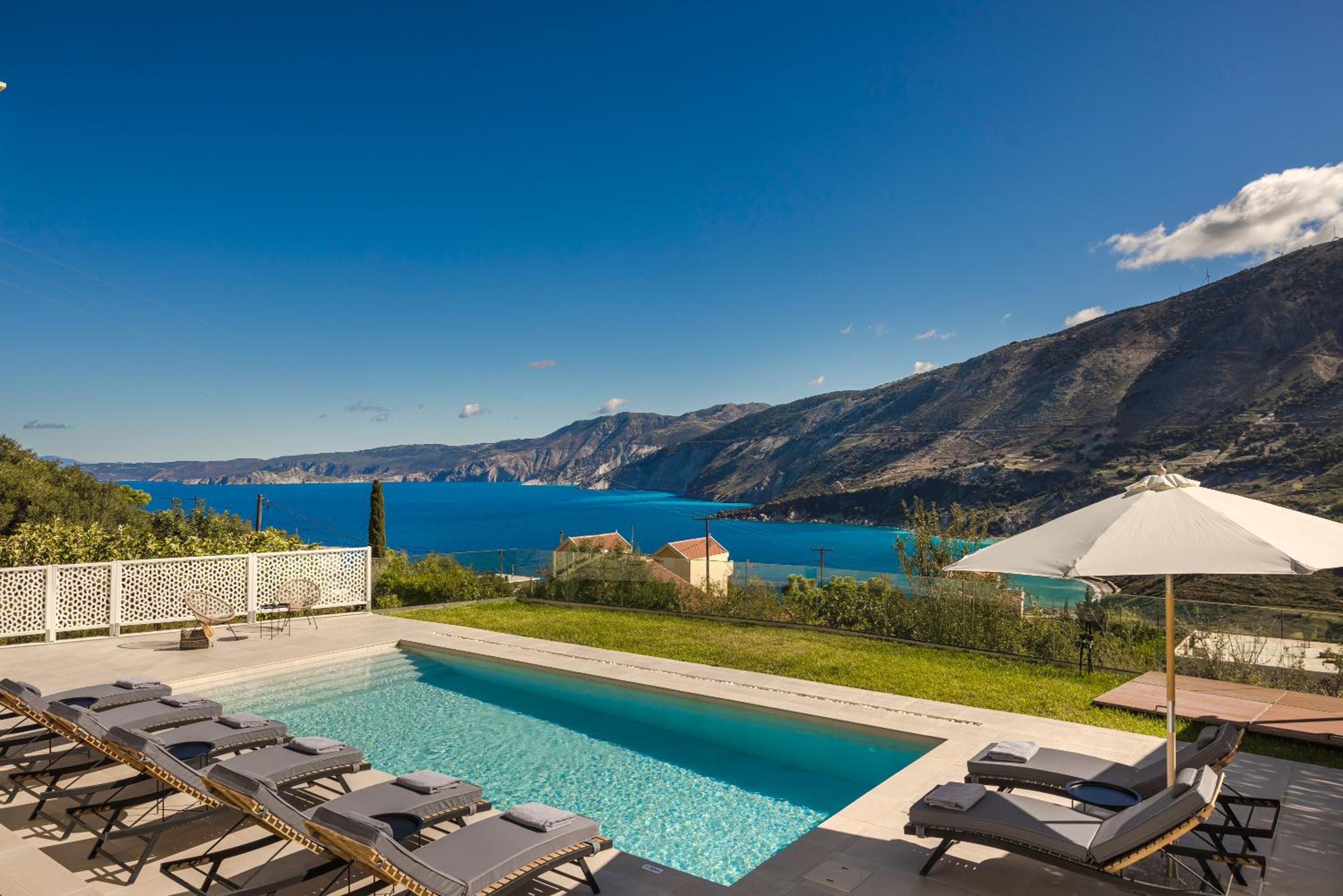 aZOLAki Suites