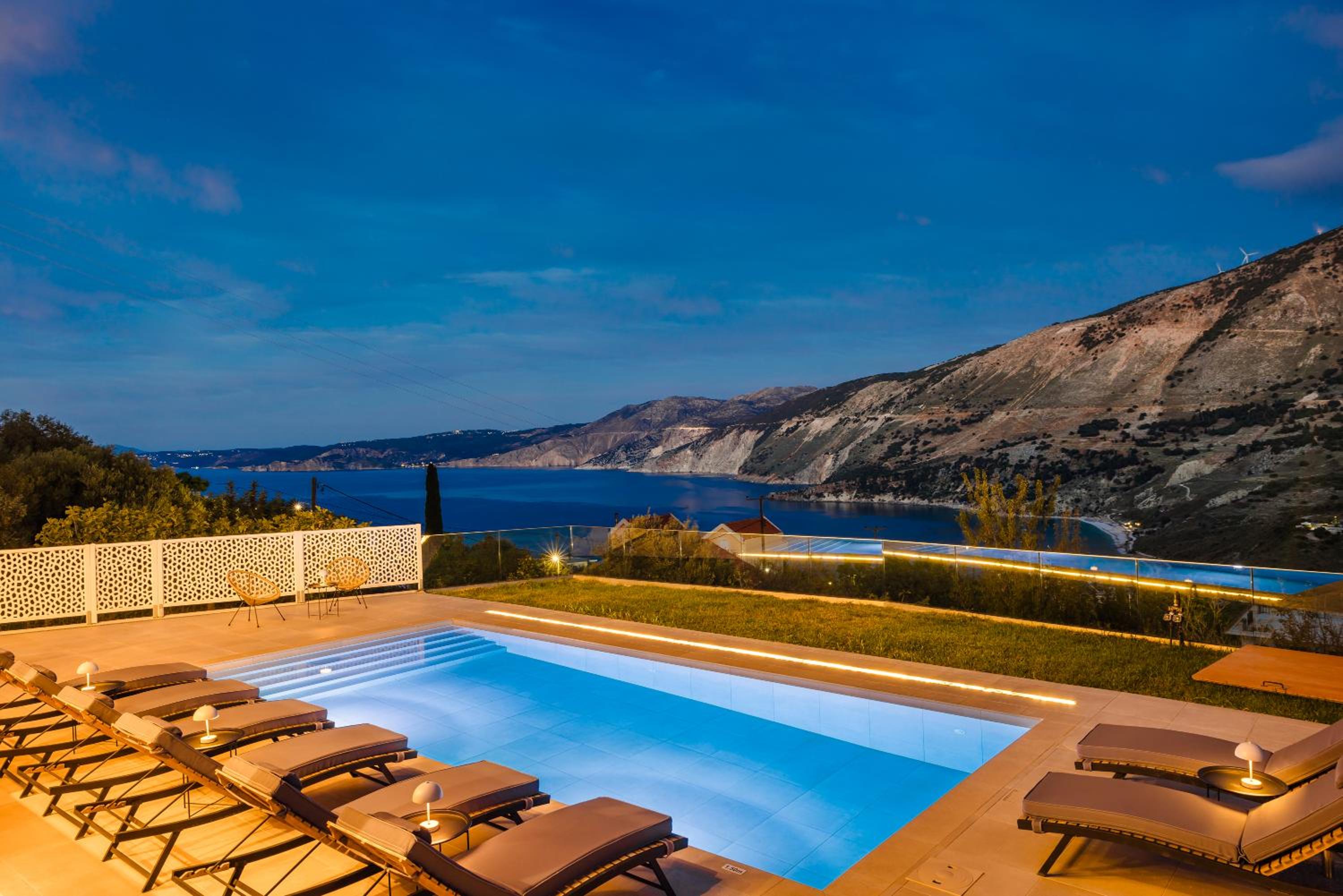 aZOLAki Suites