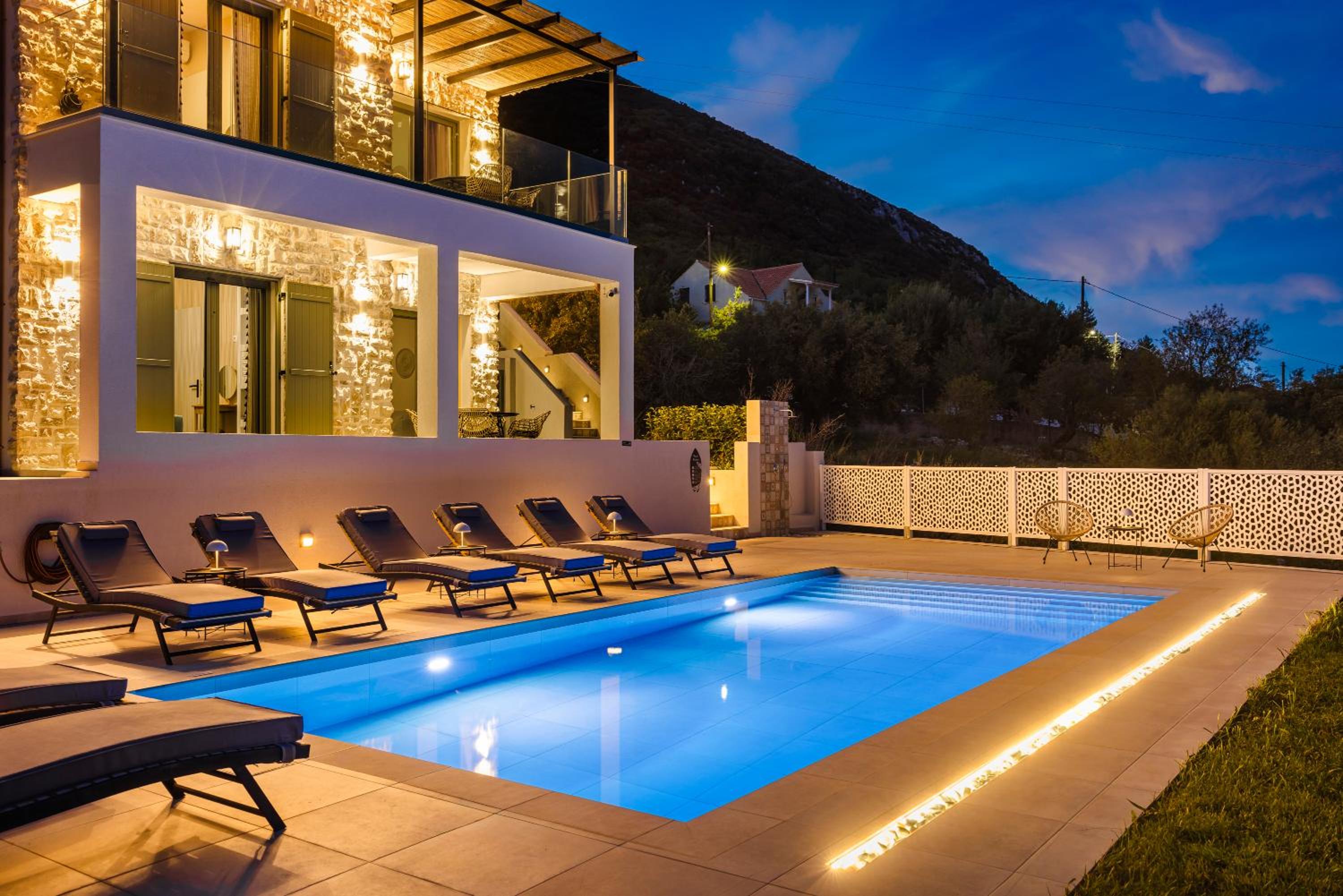 aZOLAki Suites