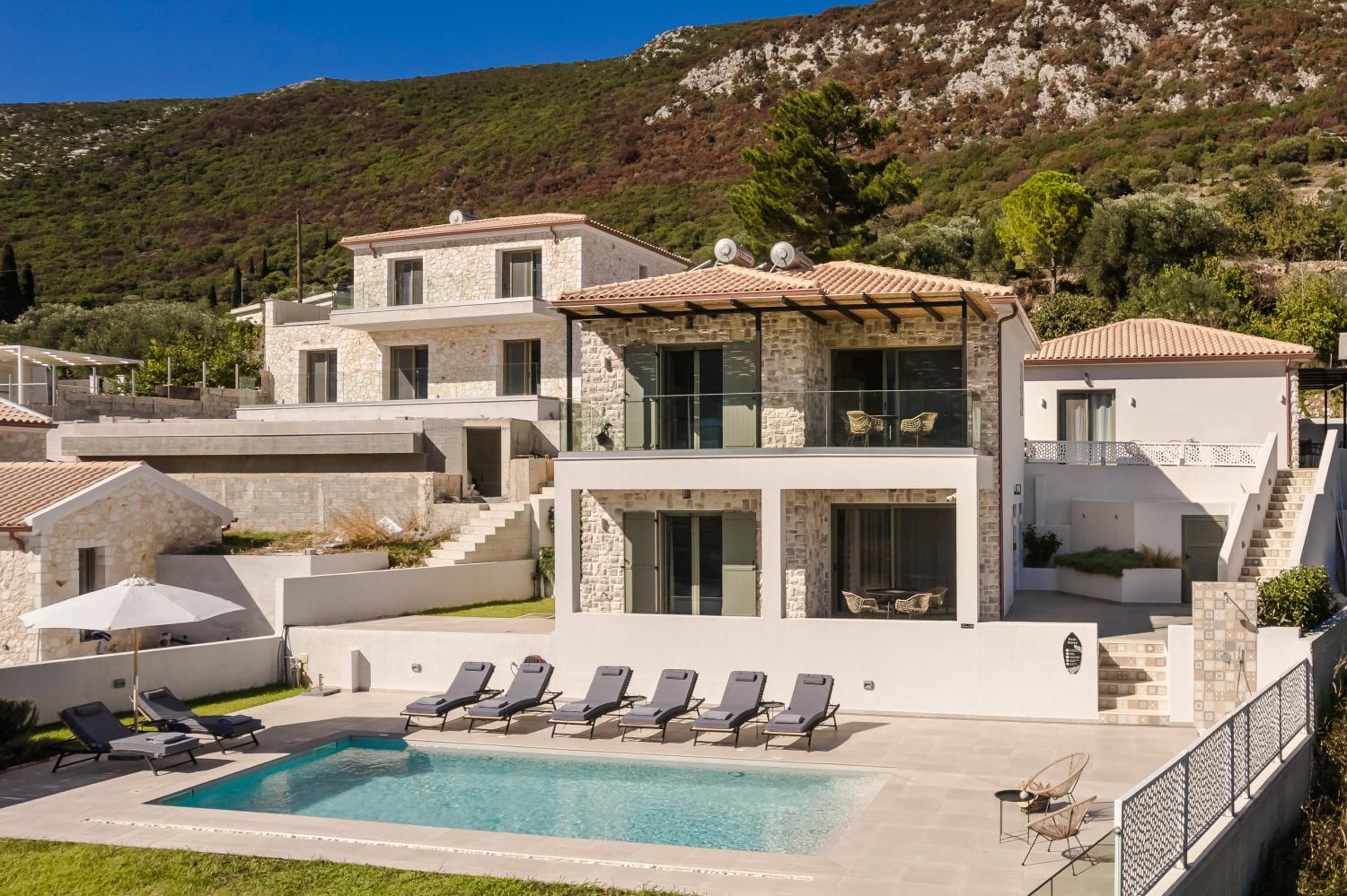 aZOLAki Suites