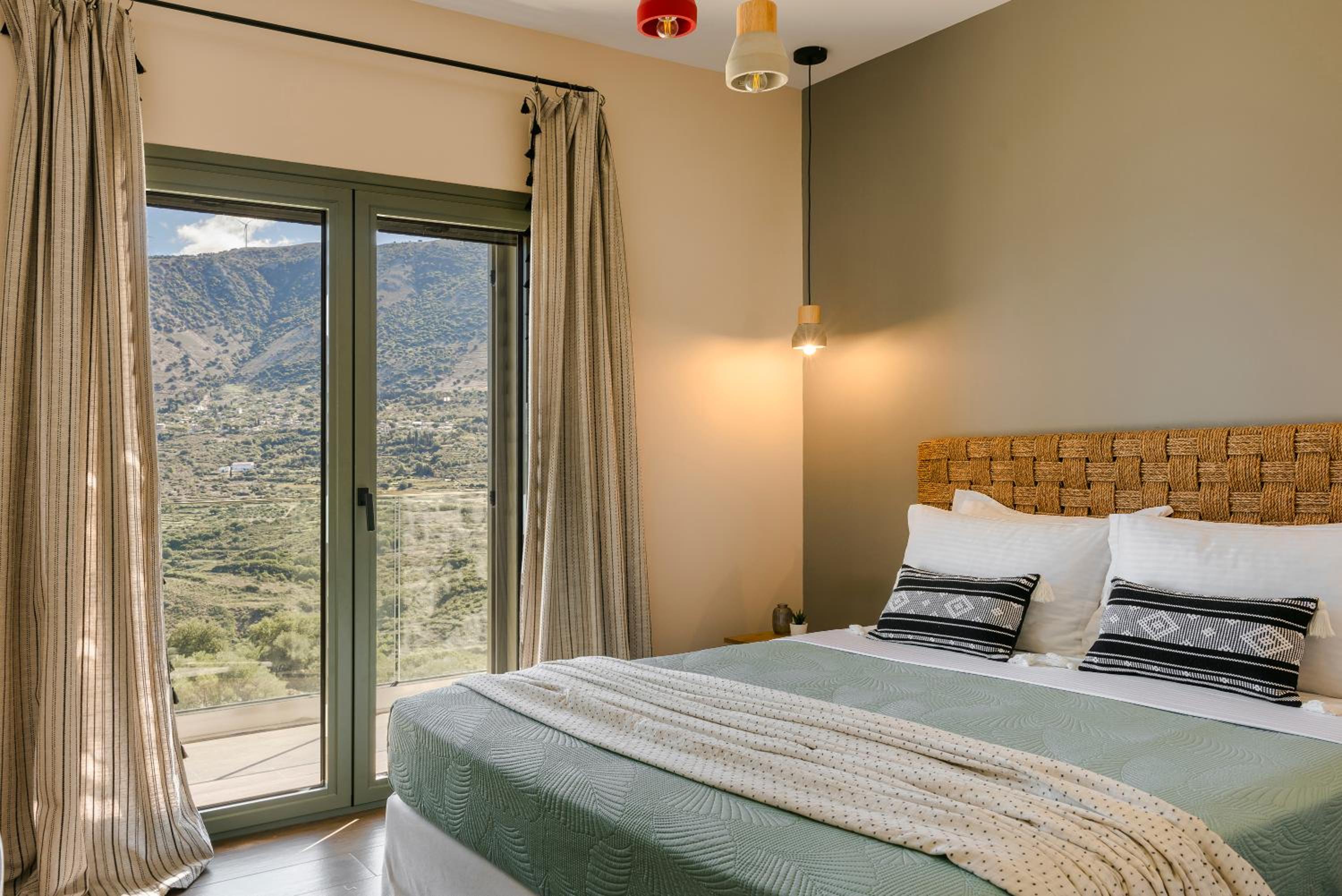 aZOLAki Suites