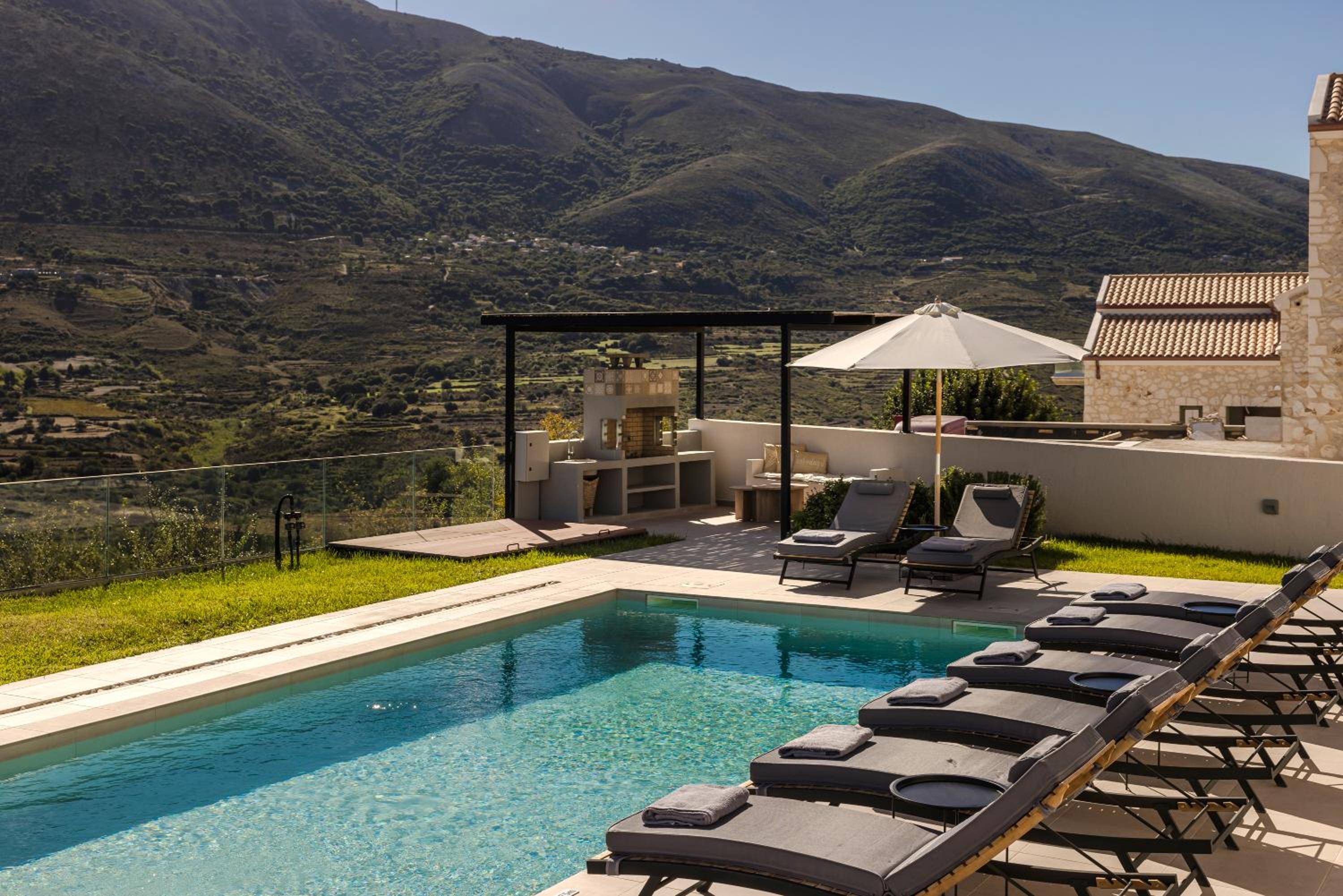 aZOLAki Suites