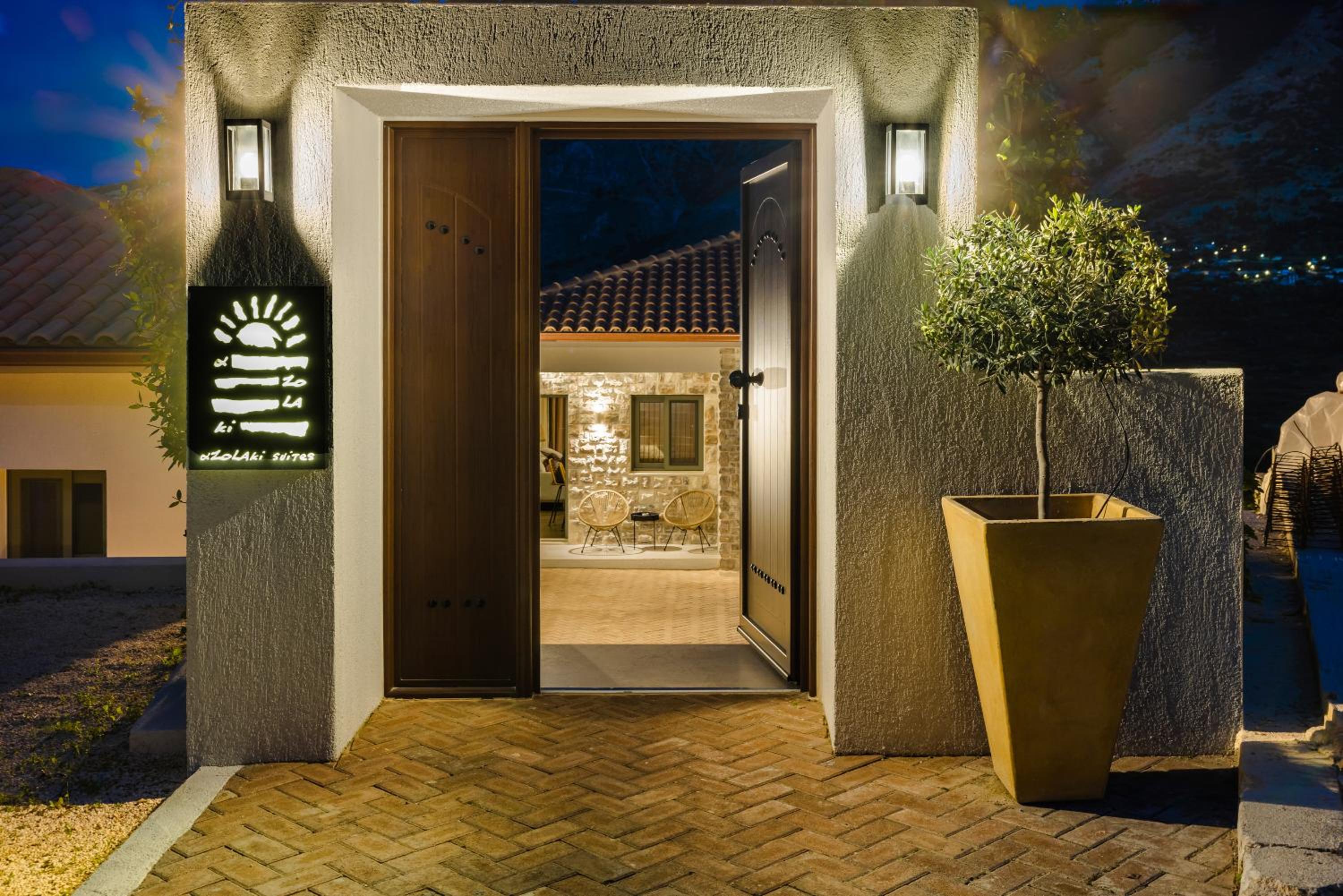 aZOLAki Suites