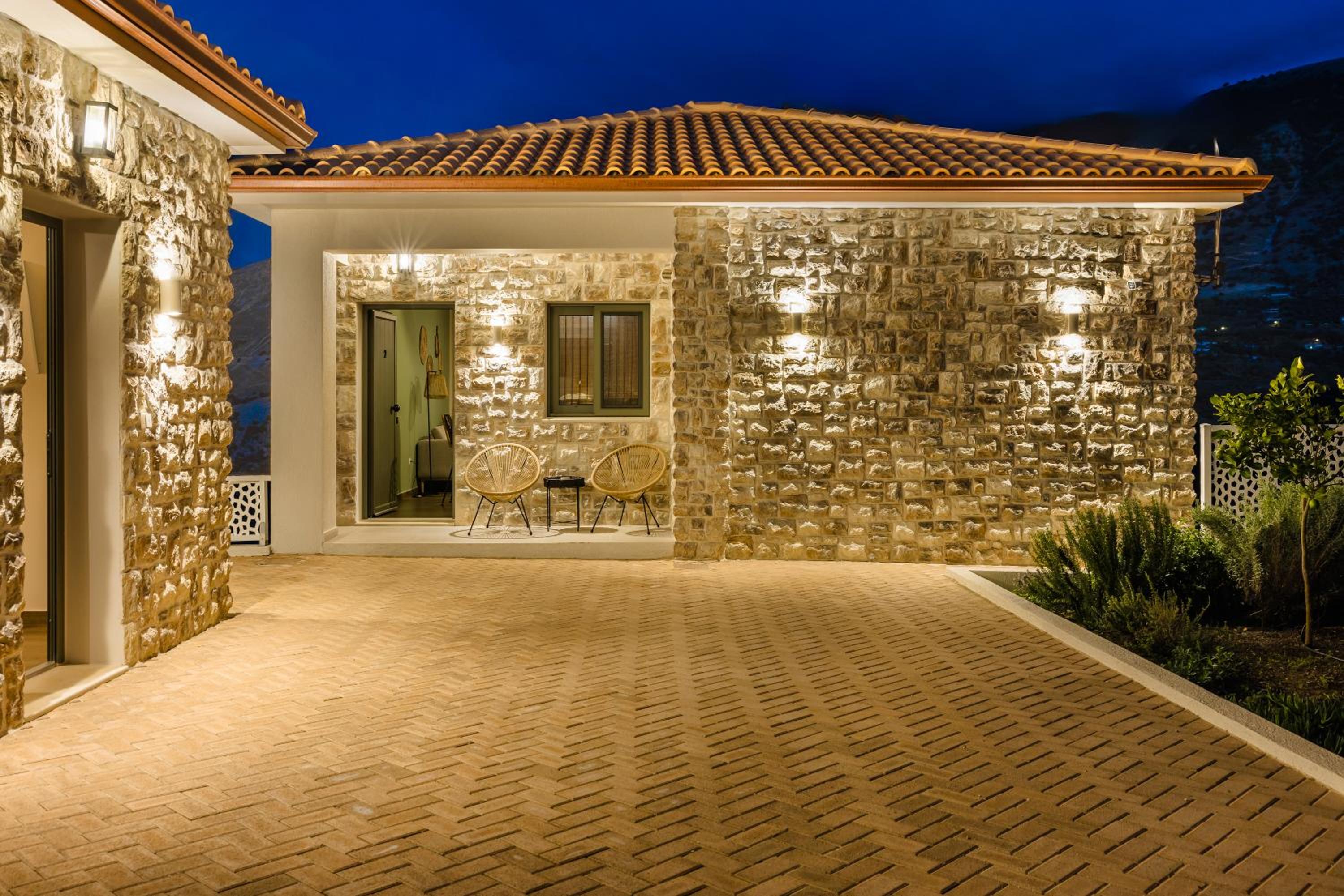 aZOLAki Suites