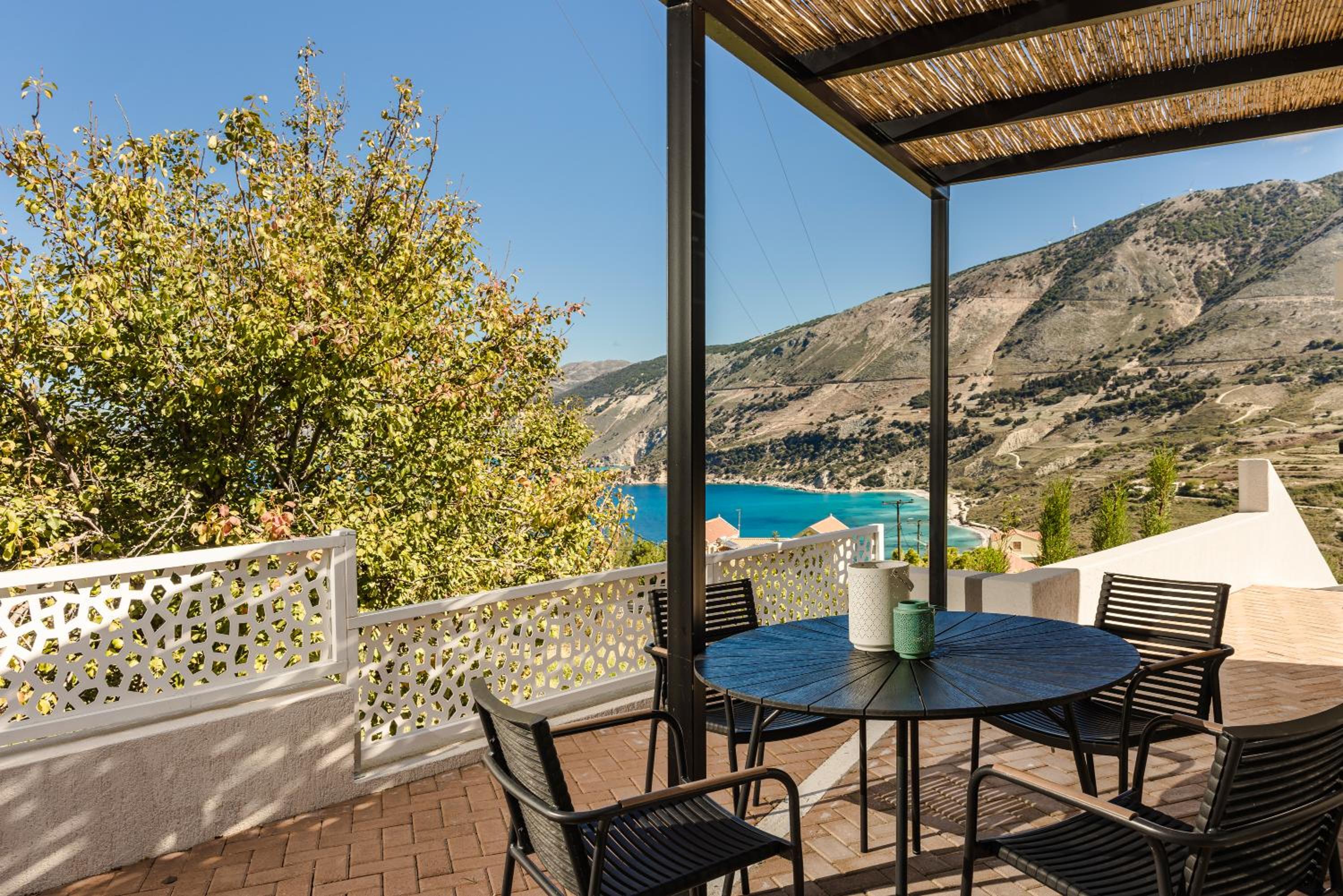 aZOLAki Suites