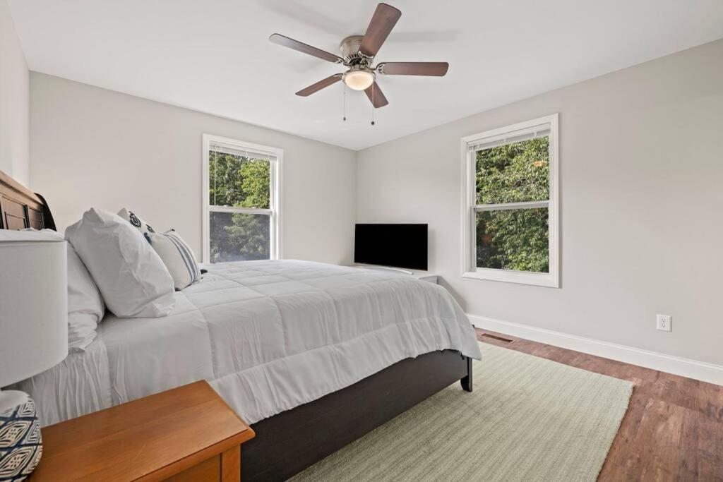 Water,Power,WIFI- 10 Min to Downtown AVL view 3